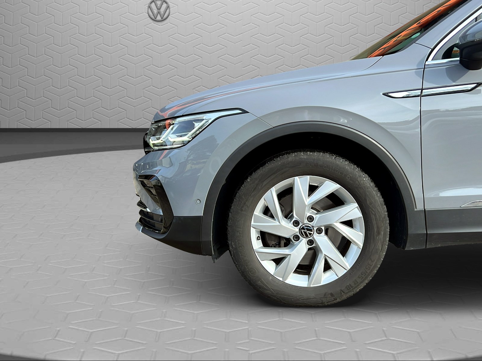 VW Tiguan 2.0TSI Elegance 4Motion DSG-image-5