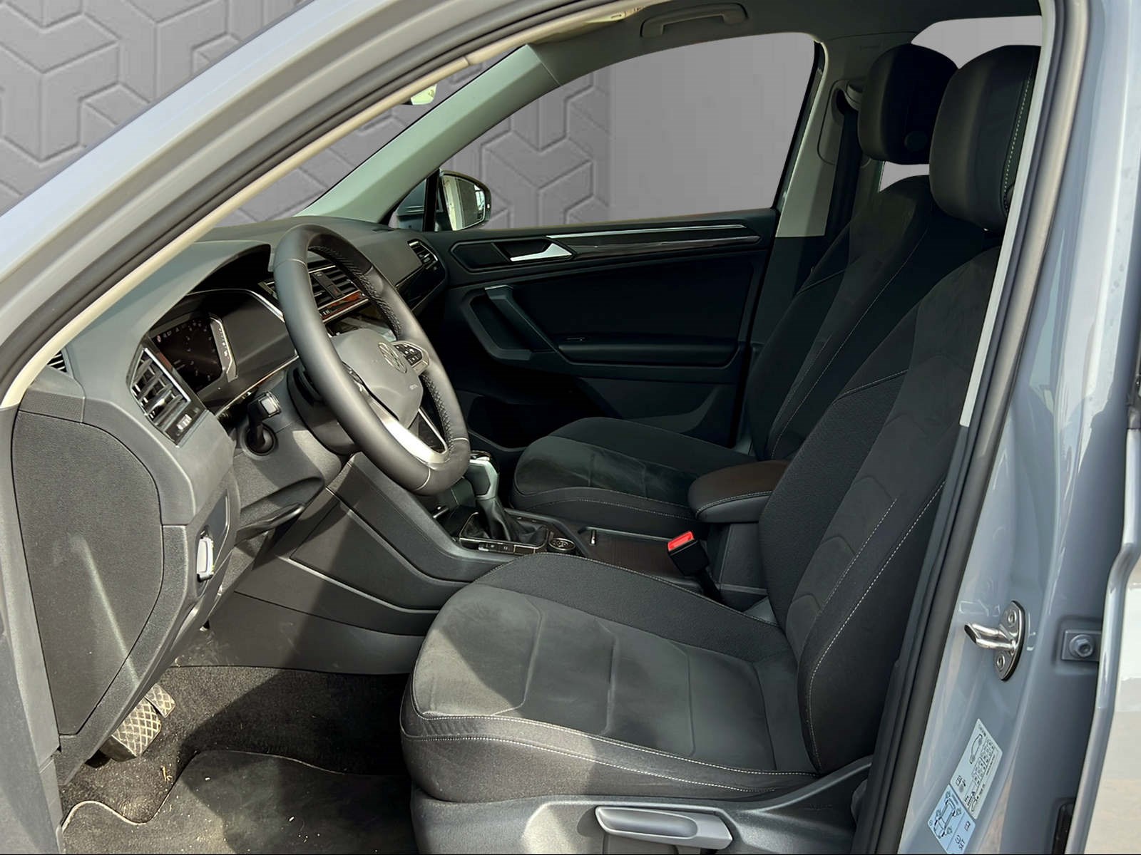 VW Tiguan 2.0TSI Elegance 4Motion DSG-image-6