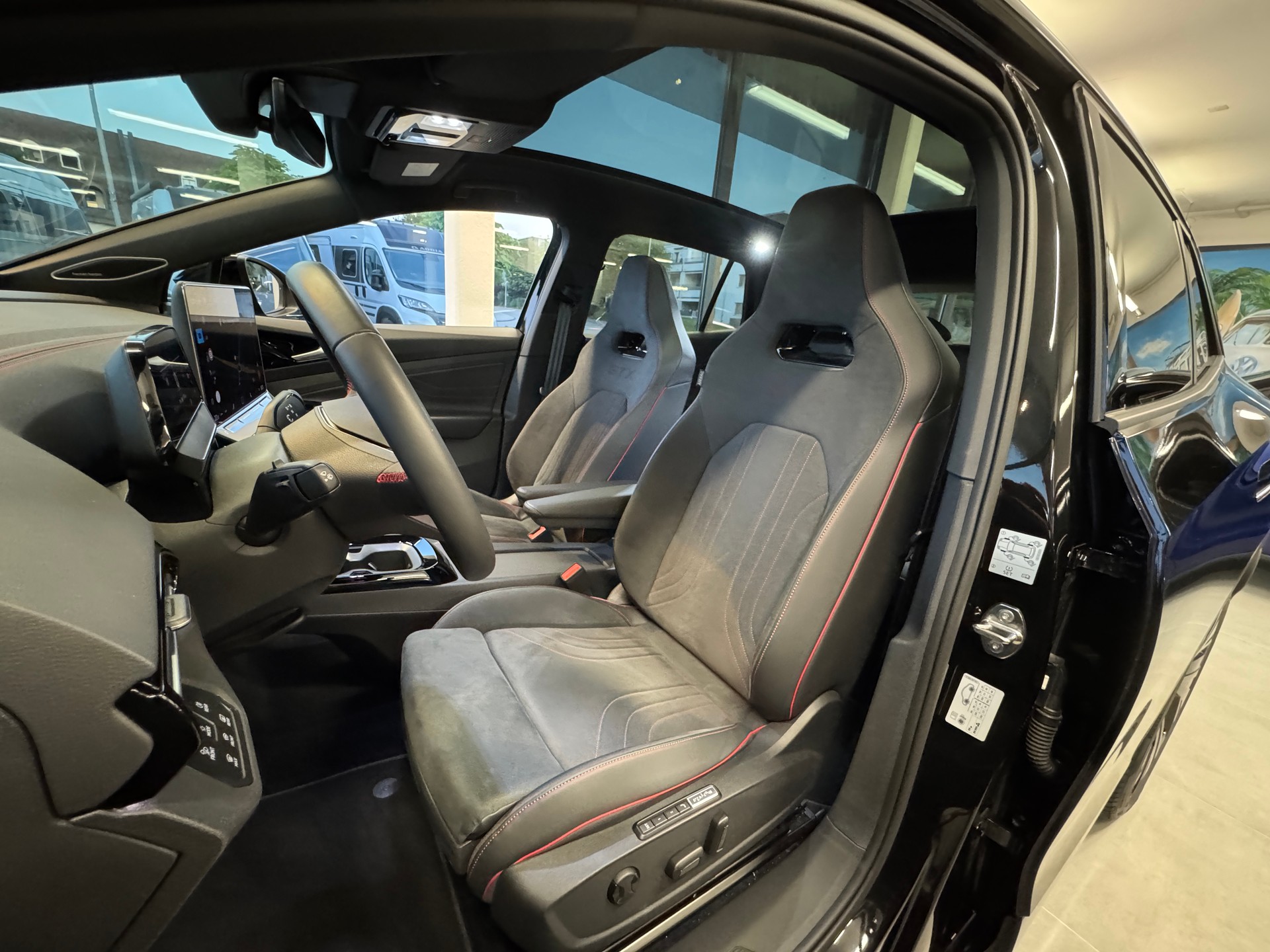 VW ID.4 GTX 77 kWh 4Motion (340PS) *Np.83'530.-* AHK PanoDach el.Sitze mit Memory🇨🇭CH Auslieferung-image-14
