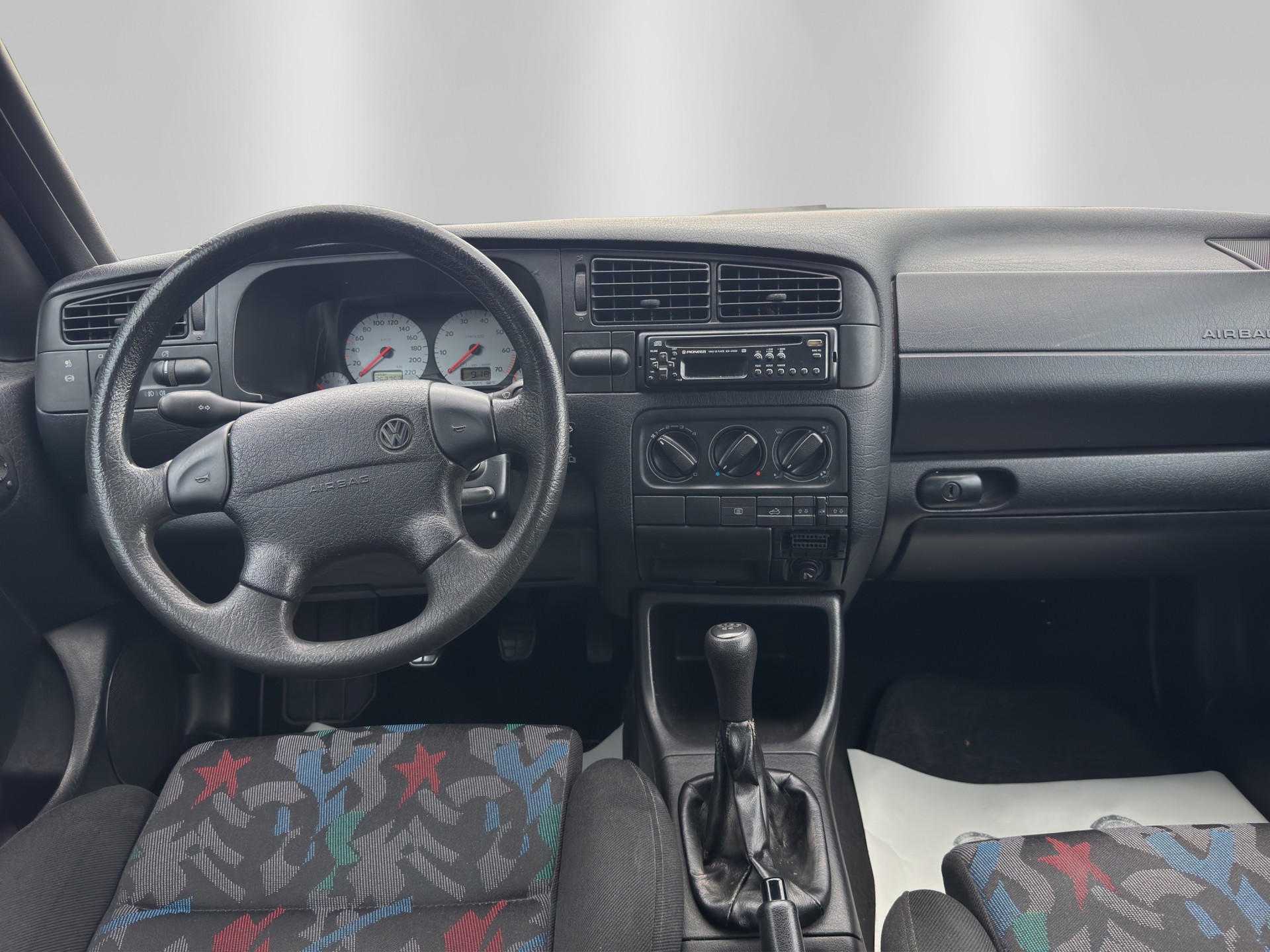 VW Golf Cabriolet 2000 Swiss Classic-image-8