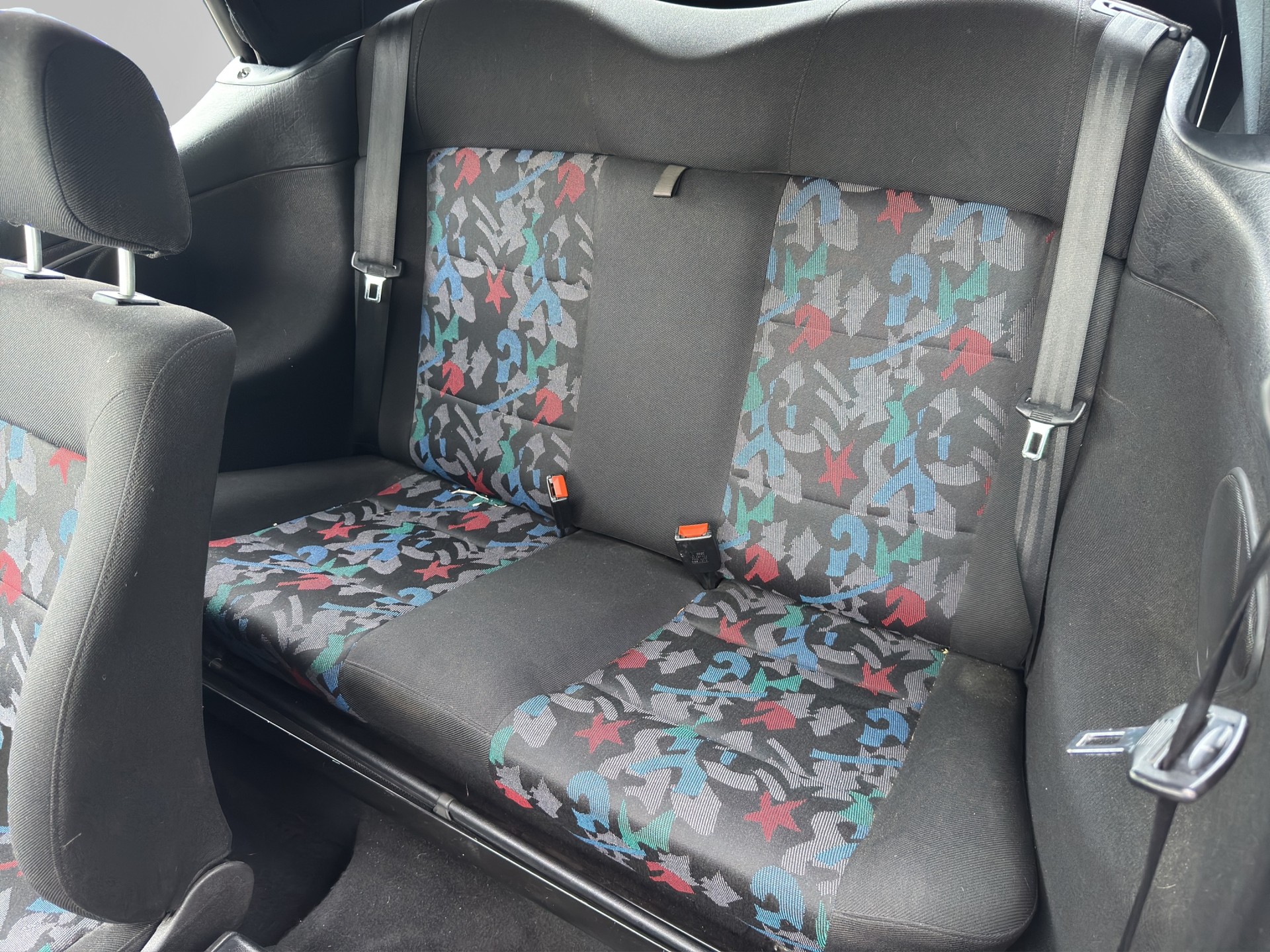 VW Golf Cabriolet 2000 Swiss Classic-image-13