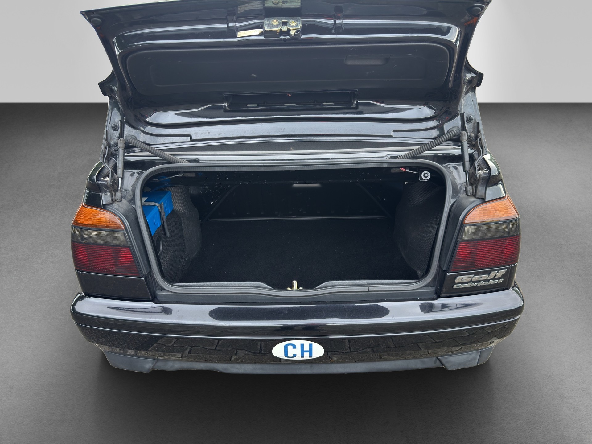 VW Golf Cabriolet 2000 Swiss Classic-image-15
