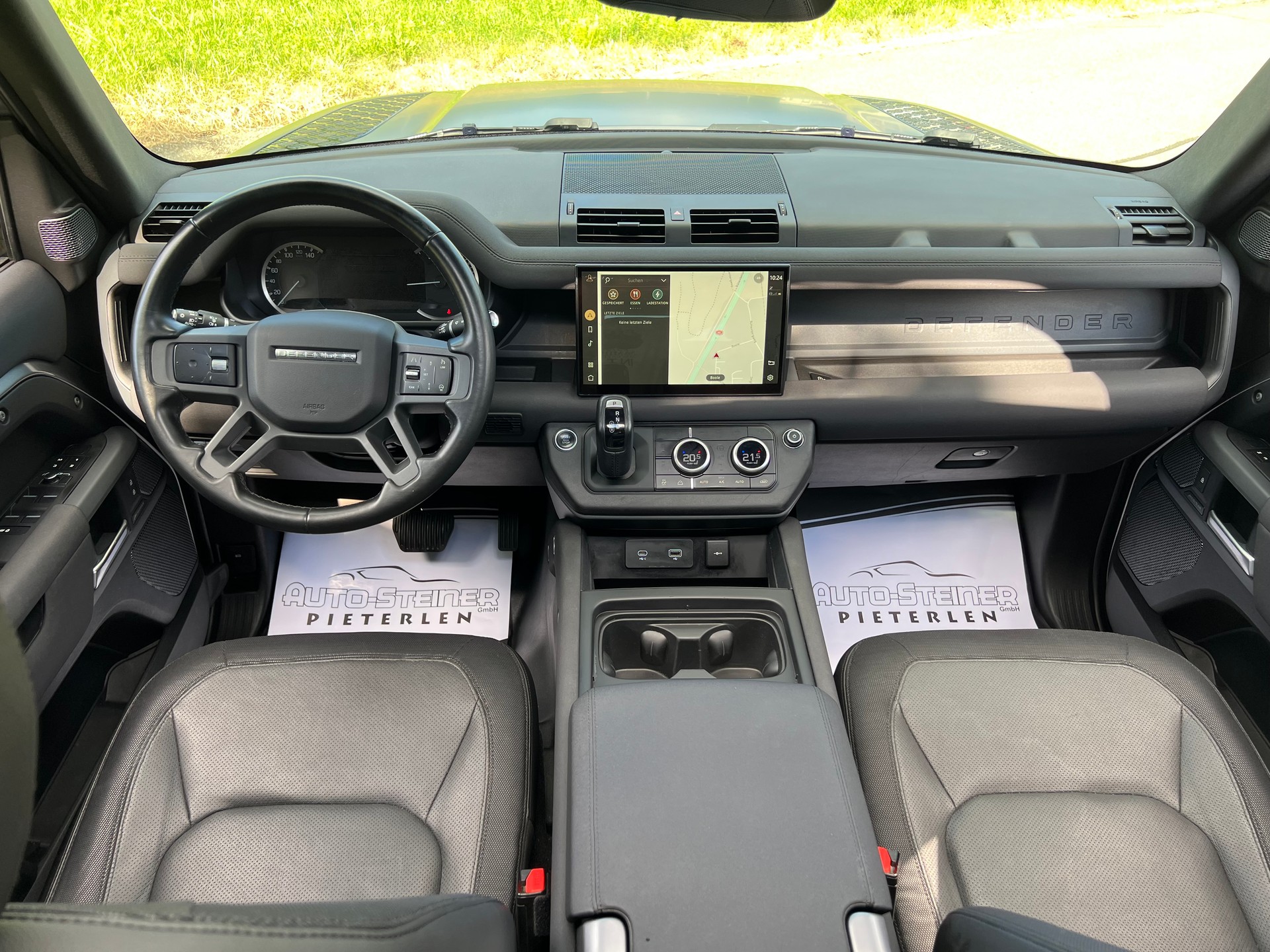 LAND ROVER DEFENDER 110 "P400E "X-DYNAMIC" 404 PS HYBRIDE. MIT AHK. CH WAGEN. TOP AUSSTATTUNG. MATT LACKIERUNG.-showroom-element-3