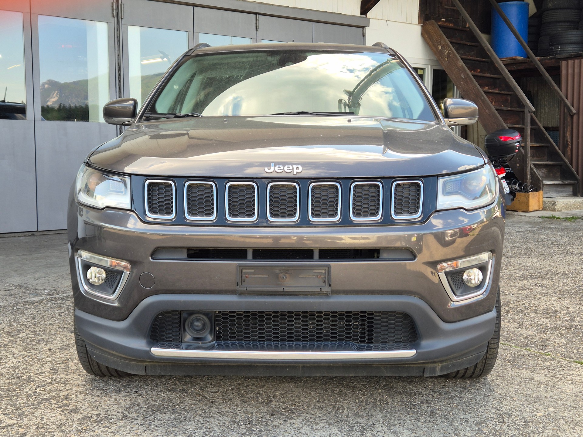 JEEP COMPASS 2.0CRD LIMITED AWD 9ATX-showroom-element-1