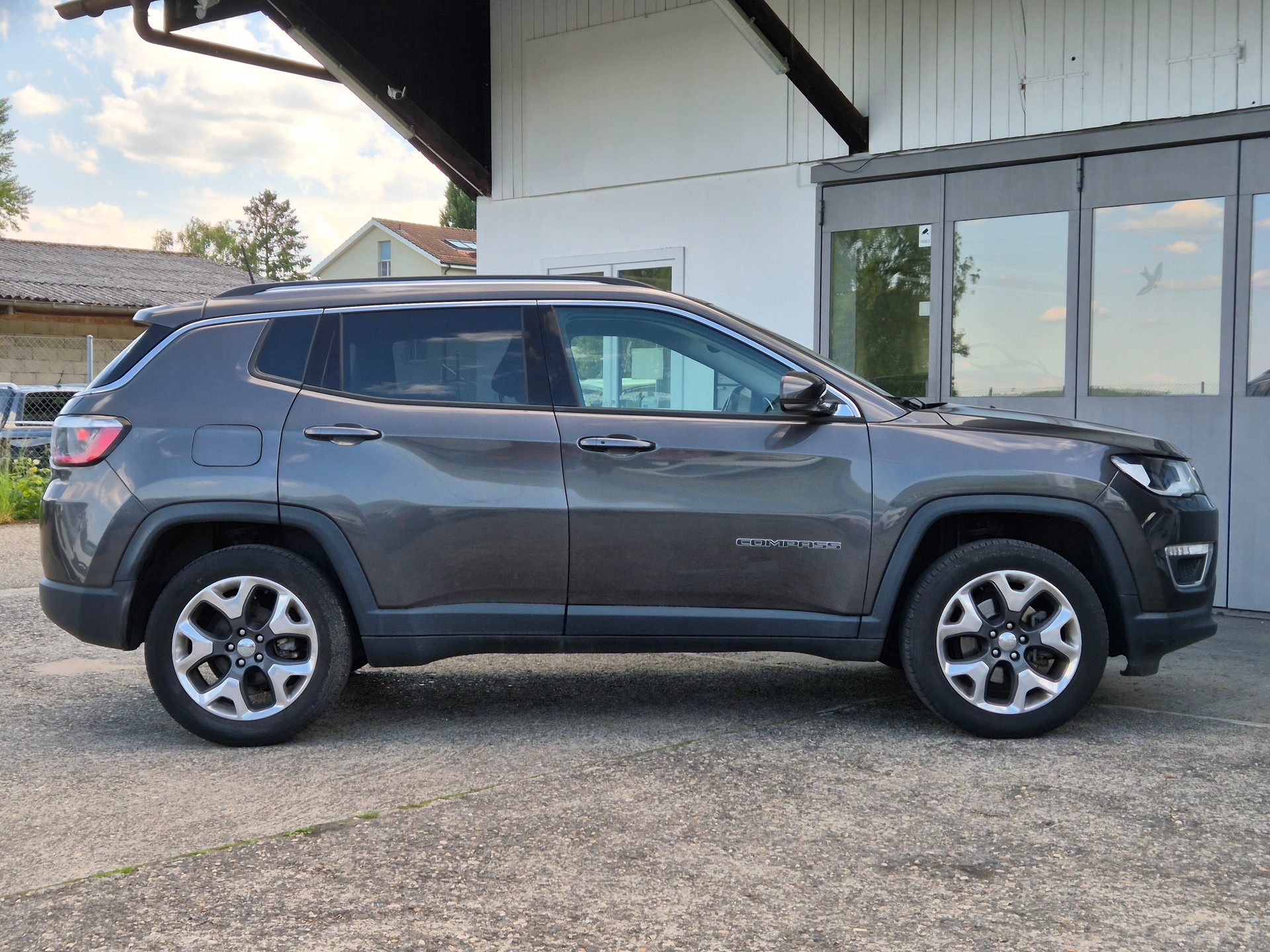 JEEP COMPASS 2.0CRD LIMITED AWD 9ATX-showroom-element-3