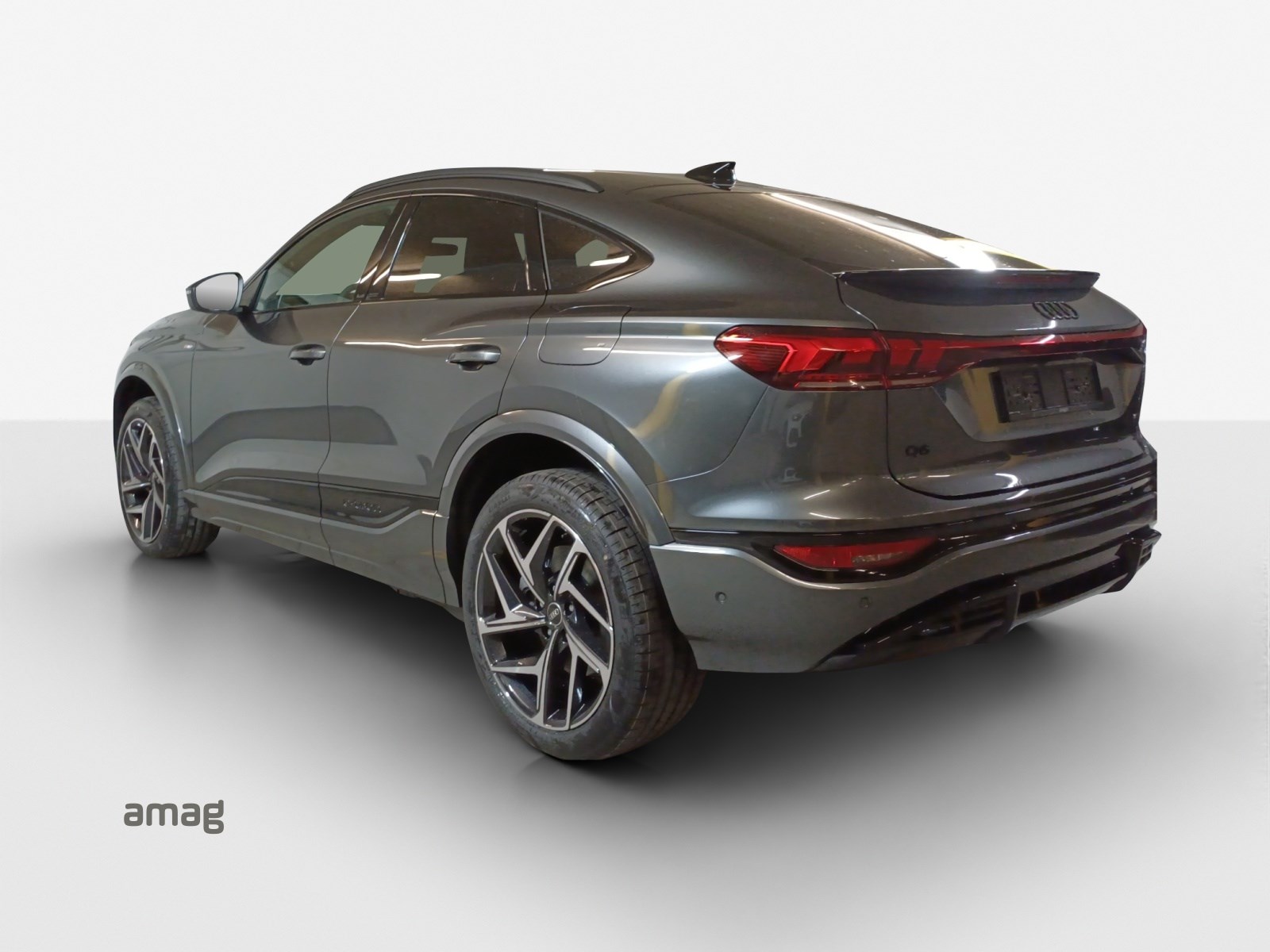 AUDI Q6 Sportback e-tron quattro-showroom-element-2