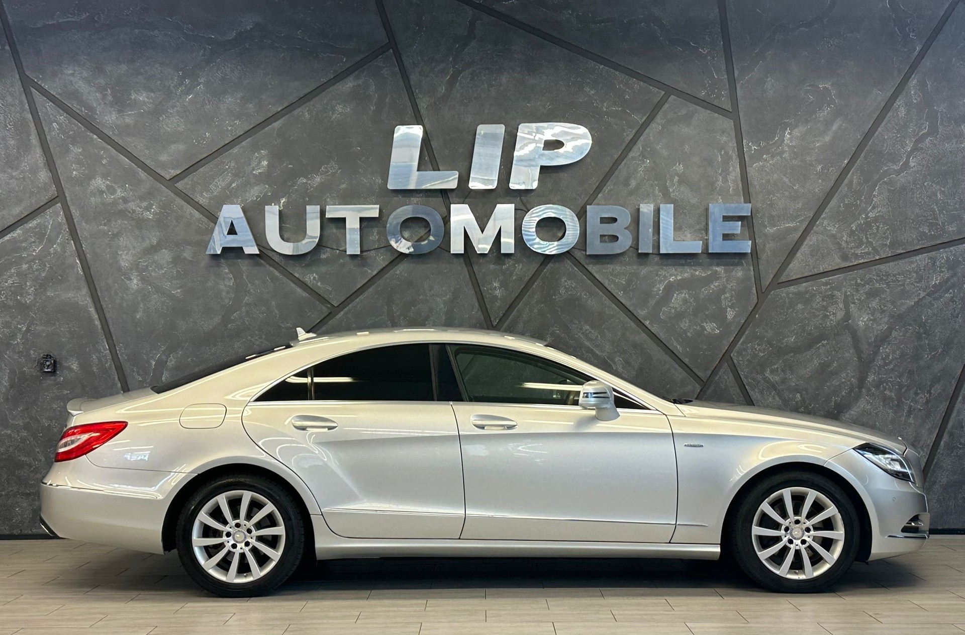 MERCEDES-BENZ CLS 350 7G-Tronic-showroom-element-3