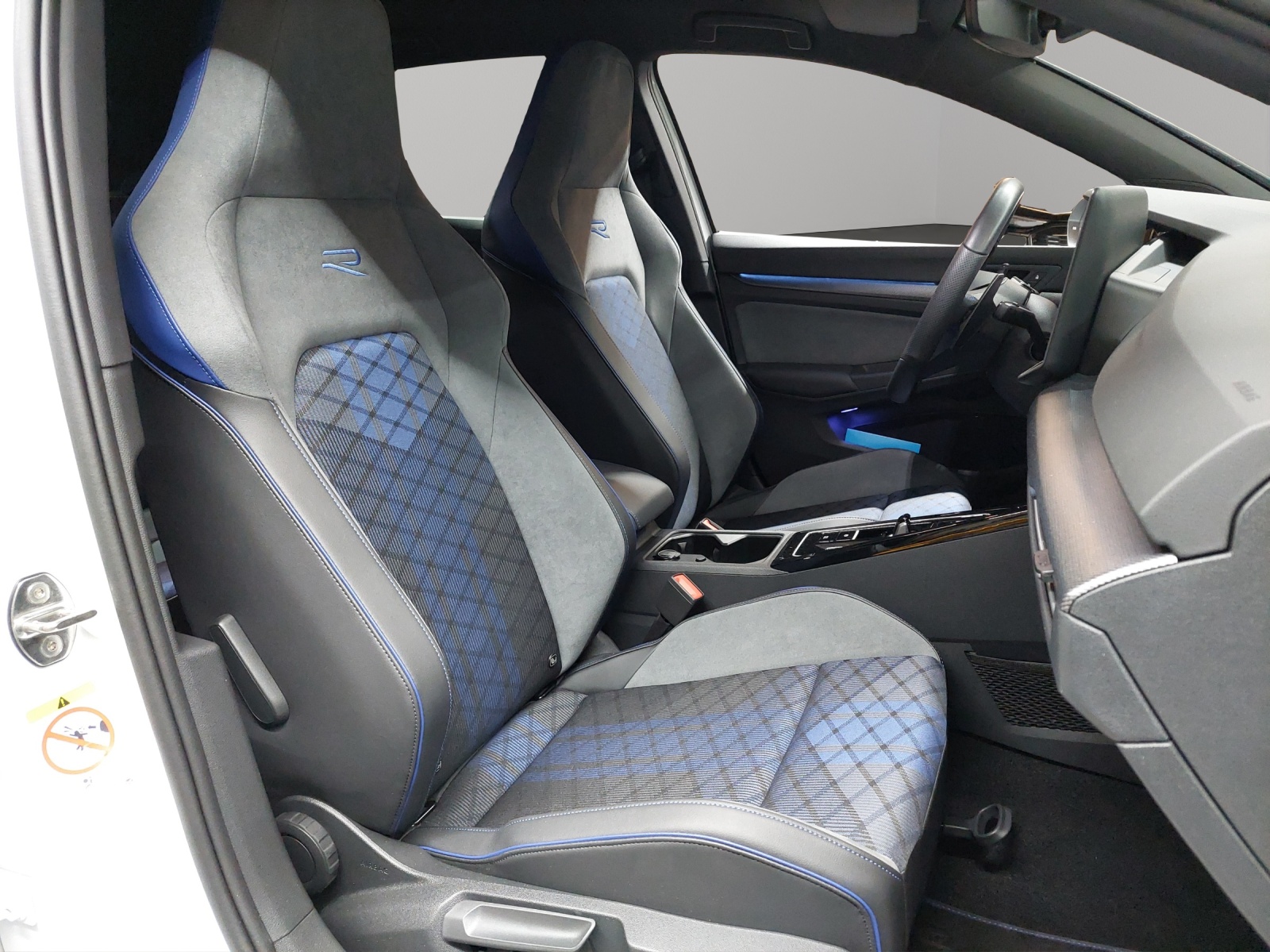 VW Golf 2.0 TSI R DSG 4 Motion-image-8