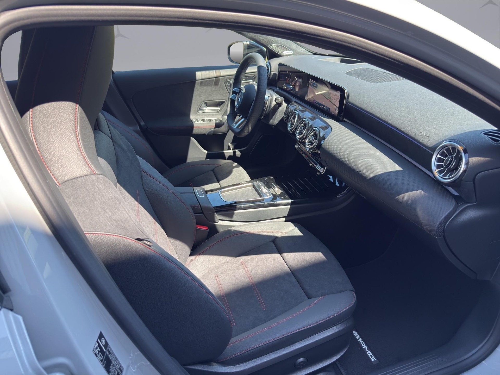 MERCEDES-BENZ A 35 AMG 4matic-image-14