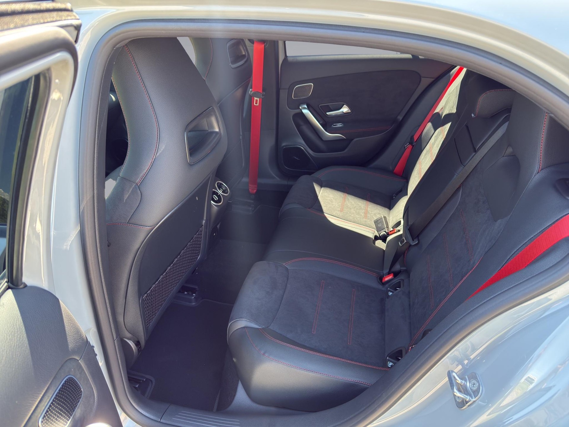 MERCEDES-BENZ A 35 AMG 4matic-image-11