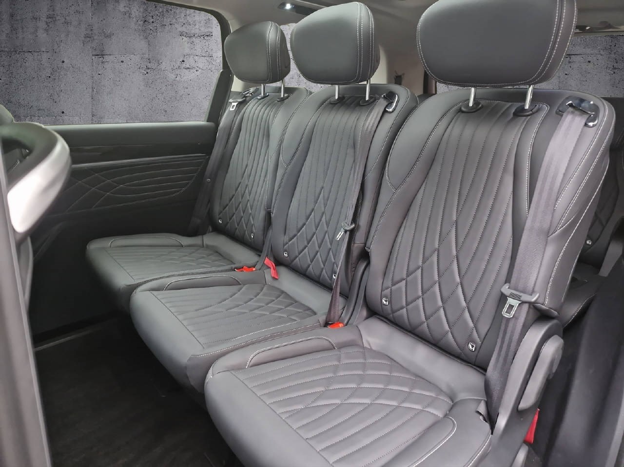 MAXUS Mifa 9 Luxury 8P-image-7