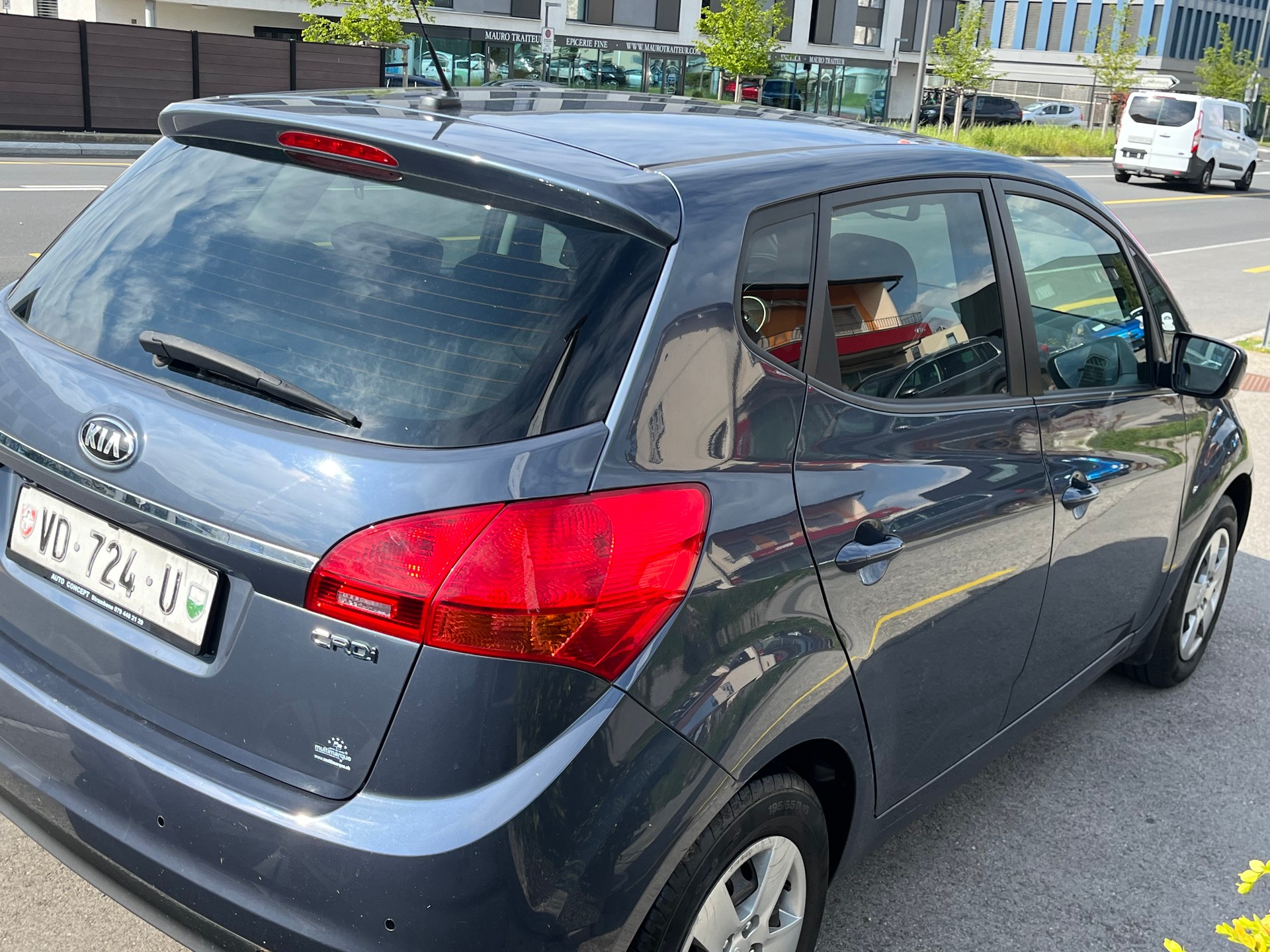 KIA Venga 1.4 CRDi Swiss Eco Edition-image-3