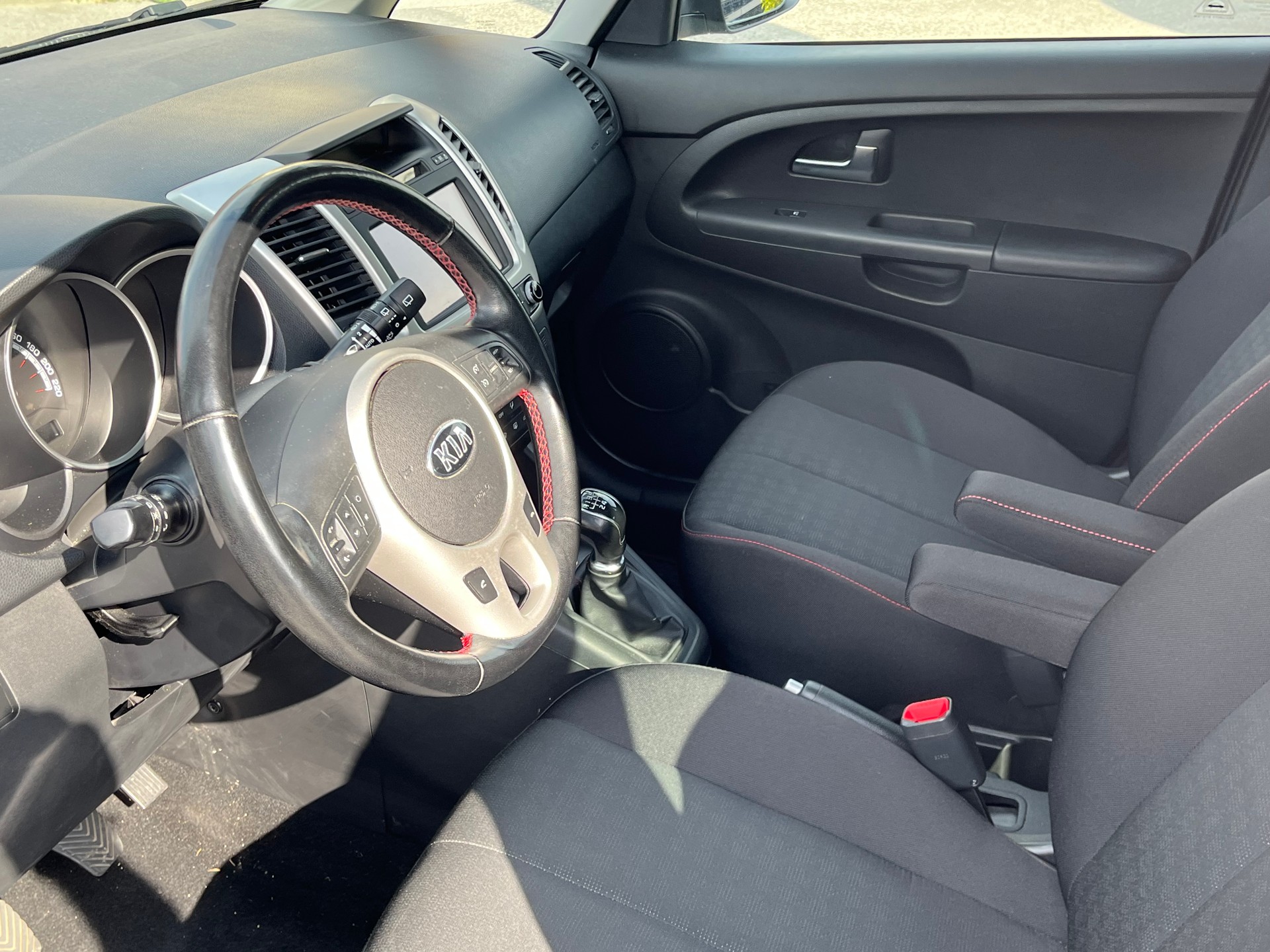 KIA Venga 1.4 CRDi Swiss Eco Edition-image-5
