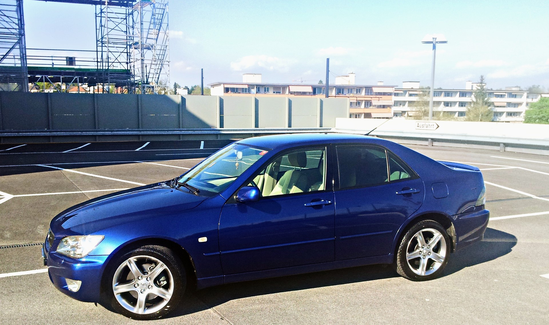 LEXUS IS 300-image-1