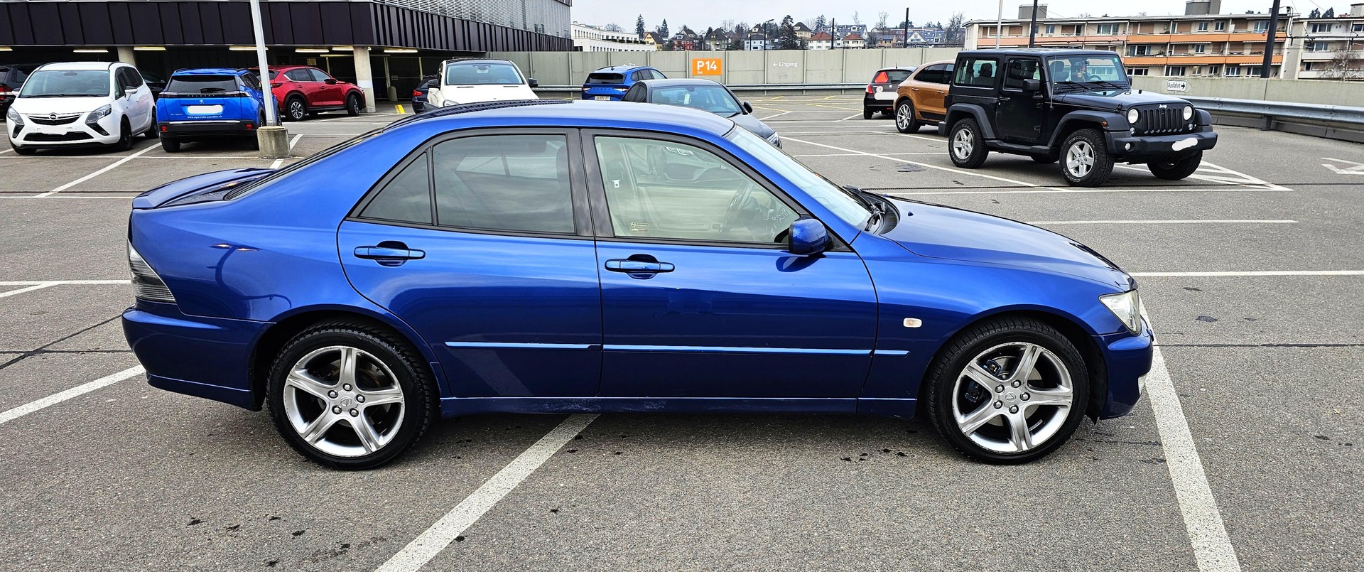 LEXUS IS 300-image-15