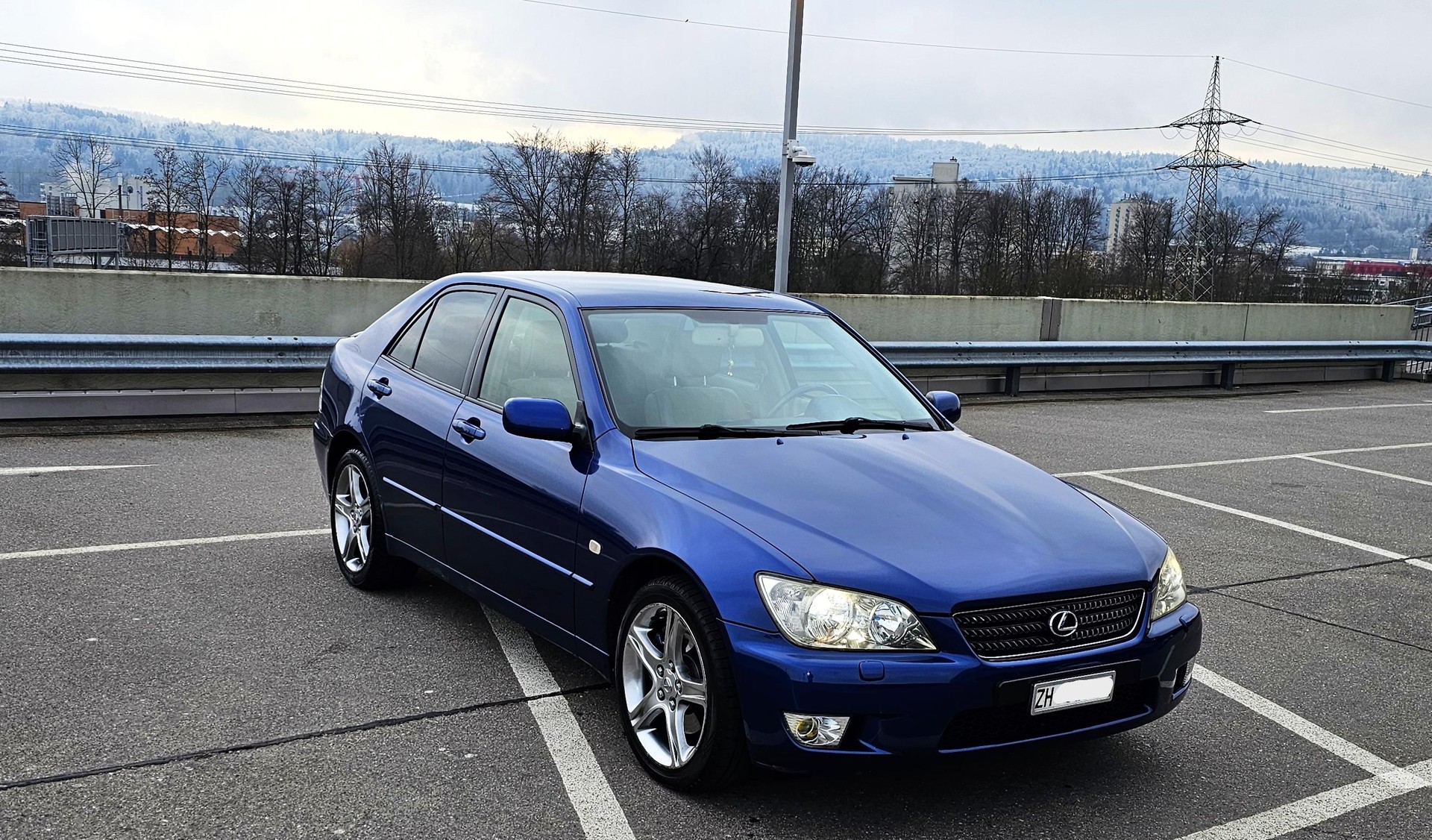 LEXUS IS 300-image-3