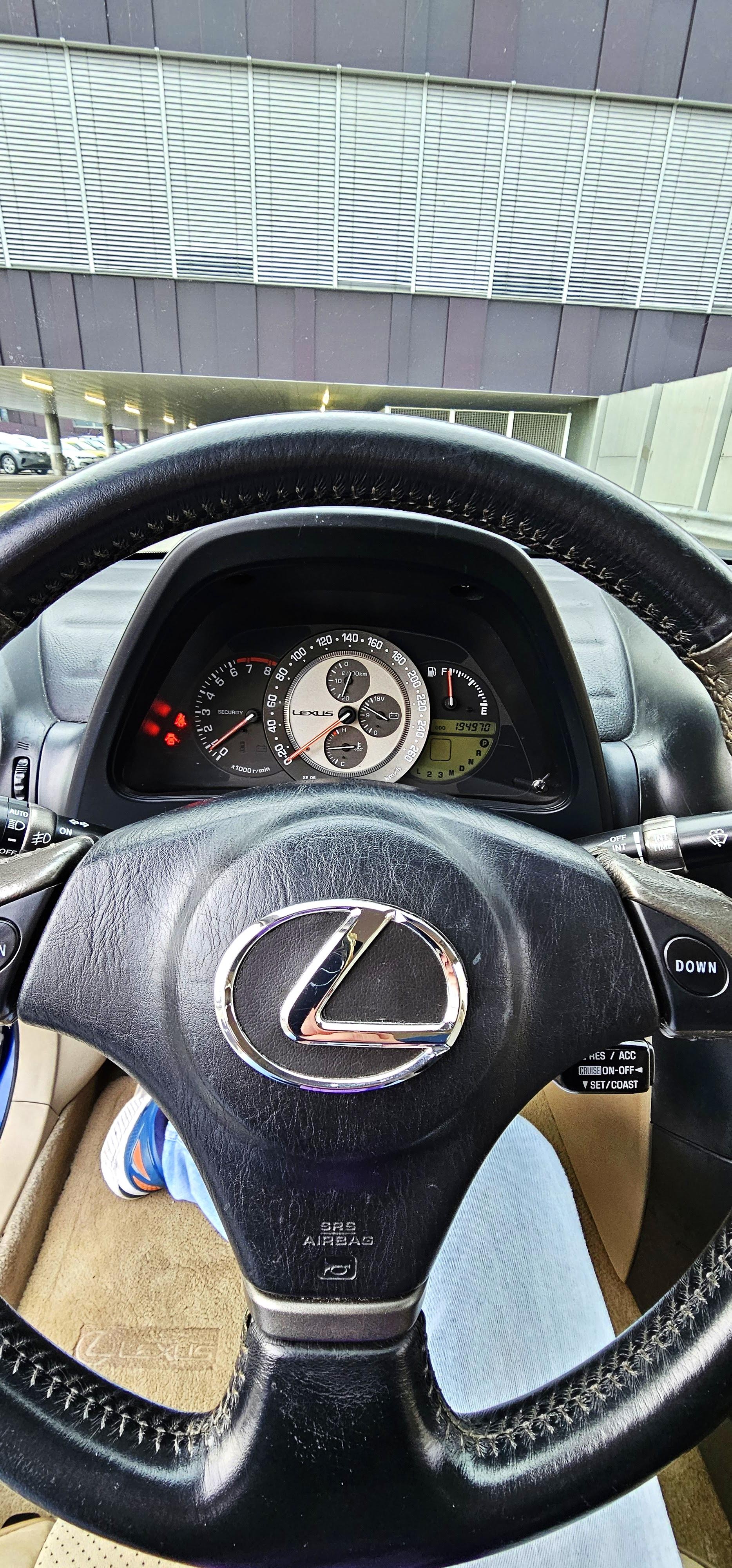 LEXUS IS 300-image-5
