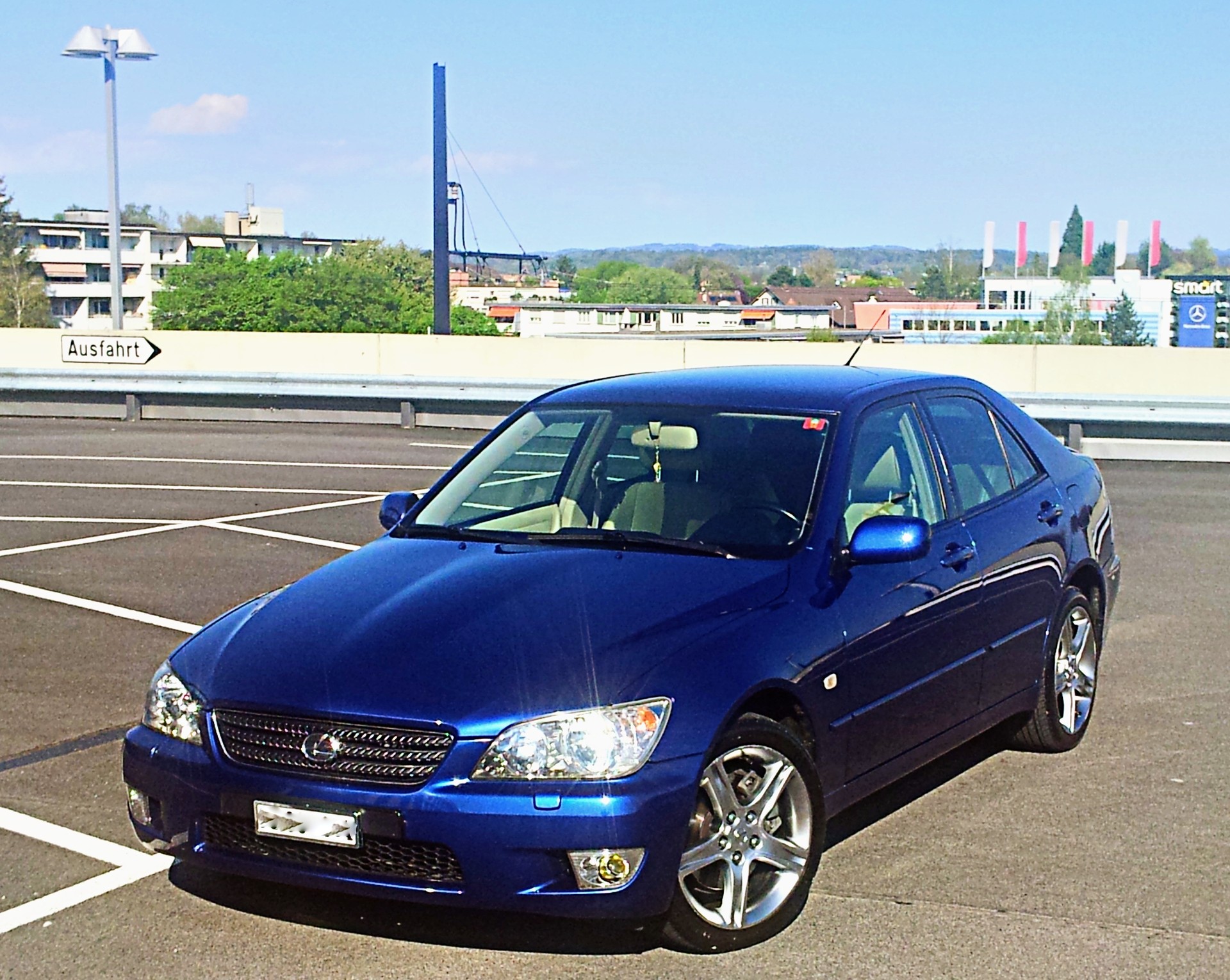 LEXUS IS 300-image-14