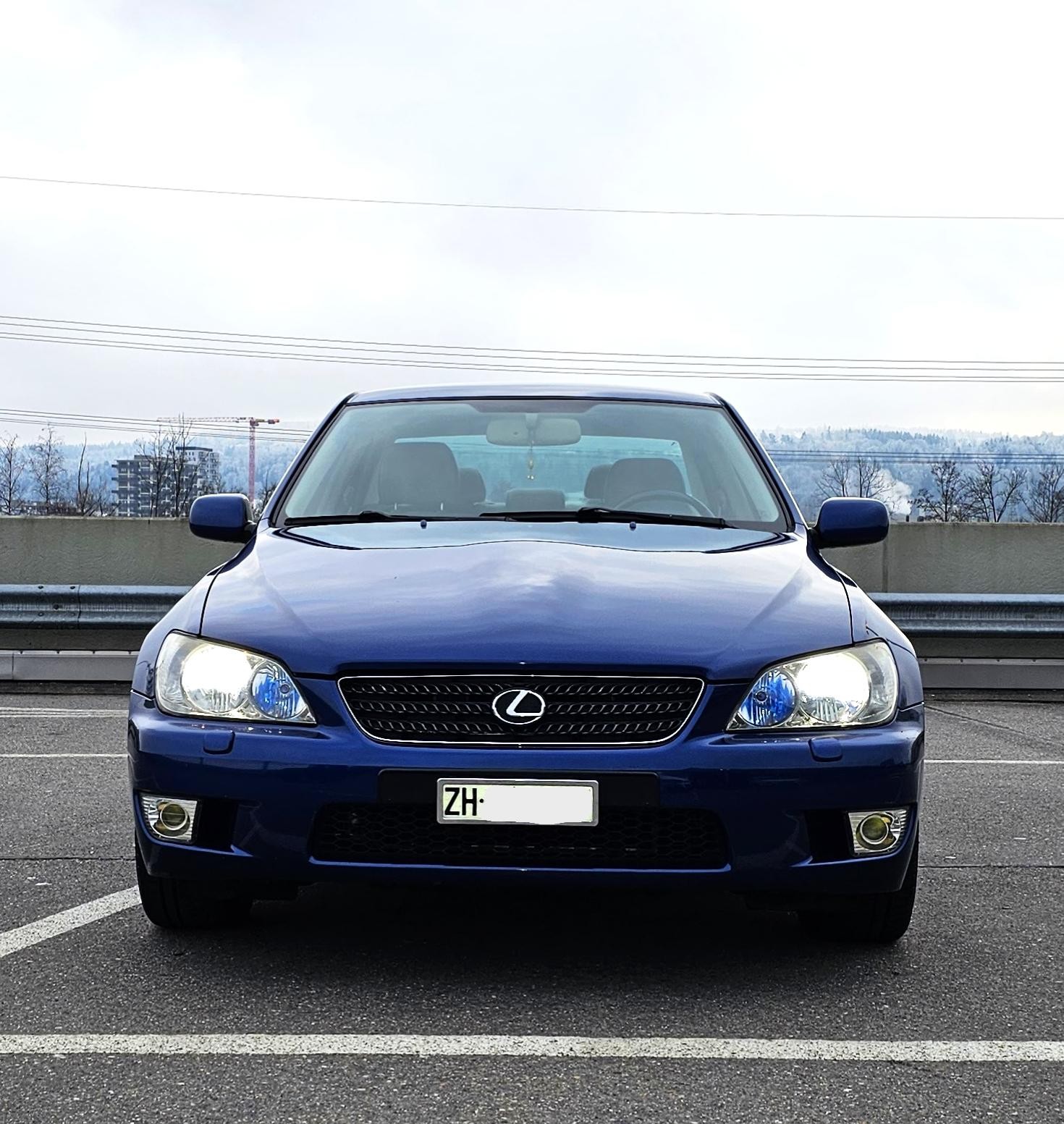LEXUS IS 300-image-2