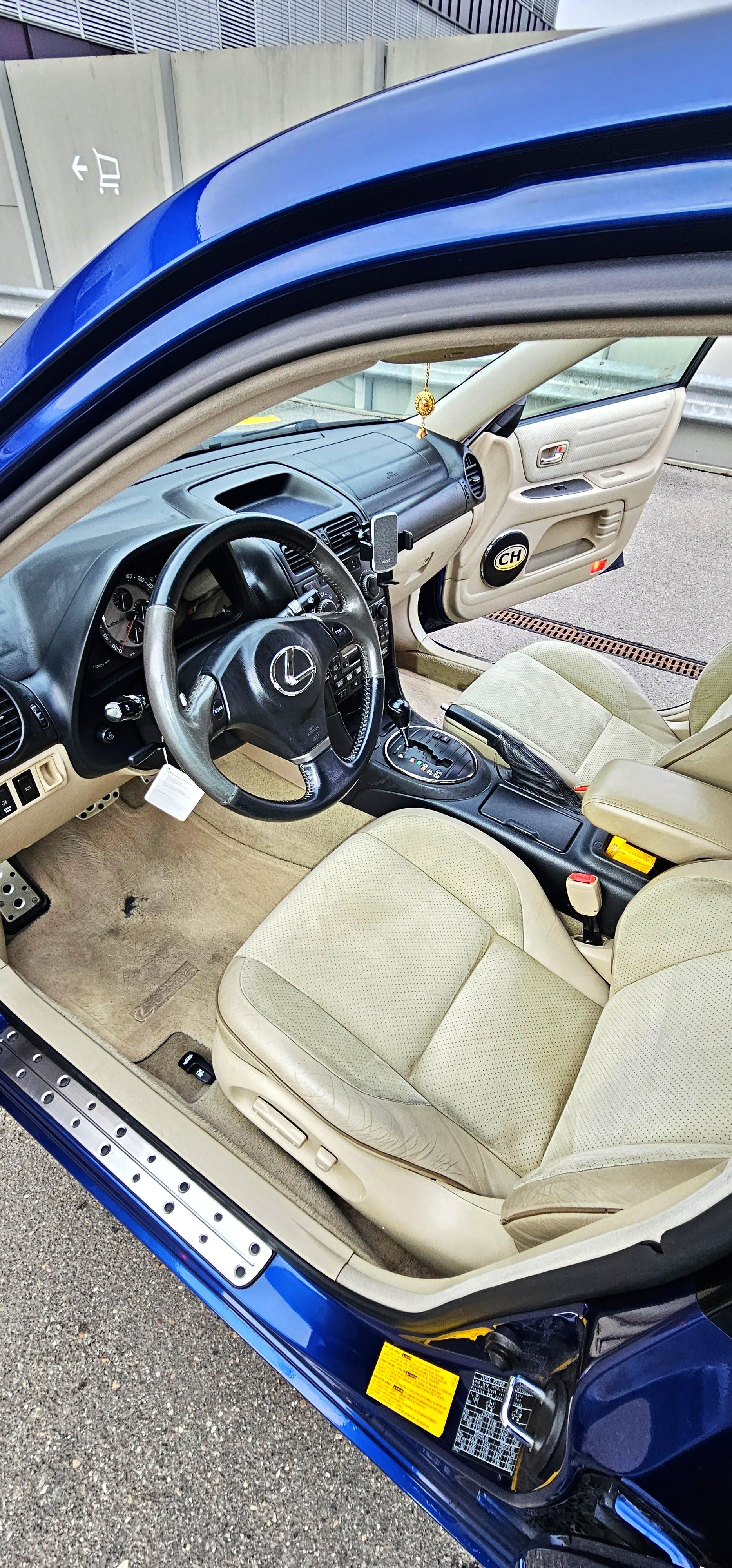 LEXUS IS 300-image-9