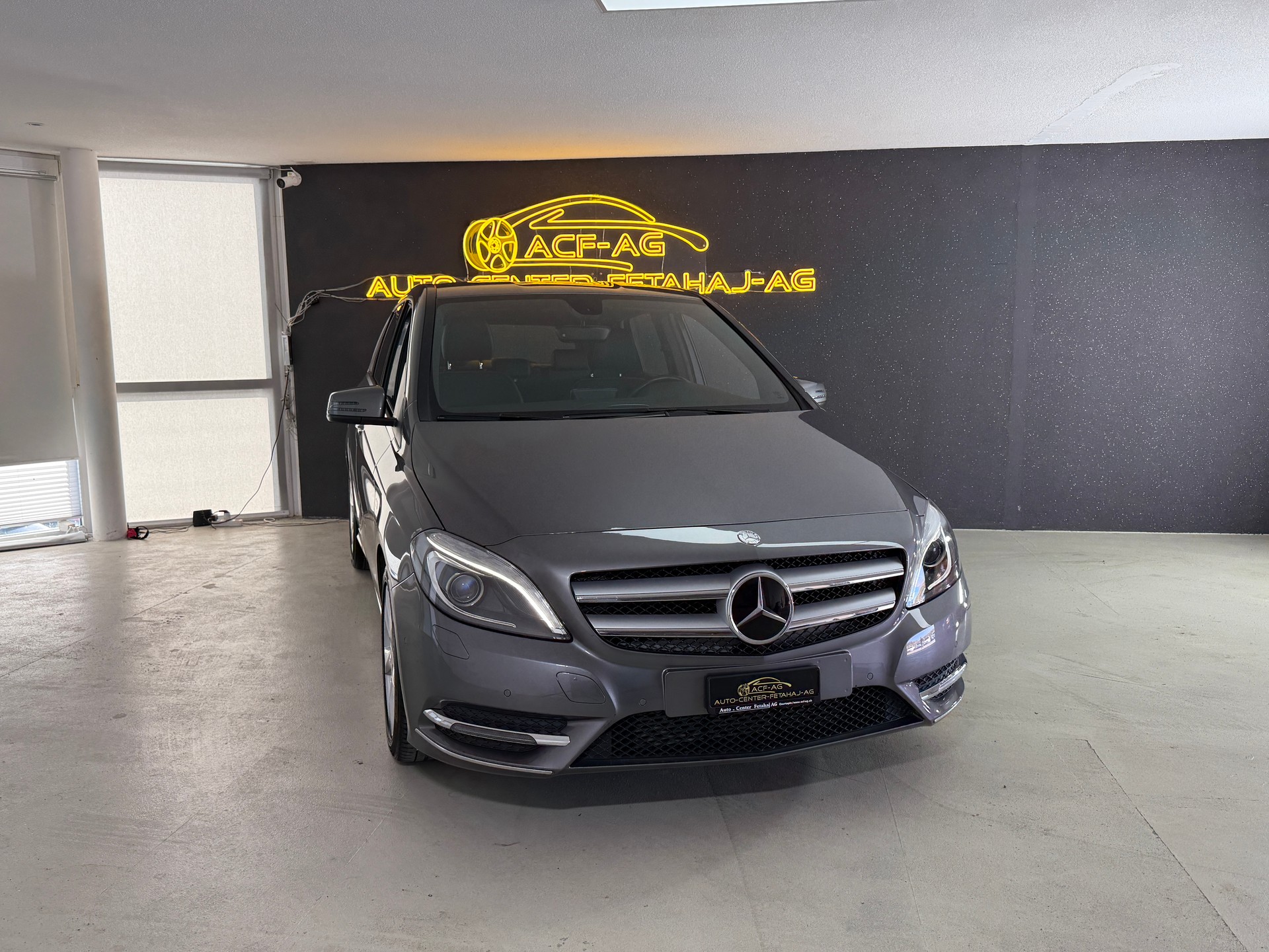 MERCEDES-BENZ B 200 7G-DCT-showroom-element-2