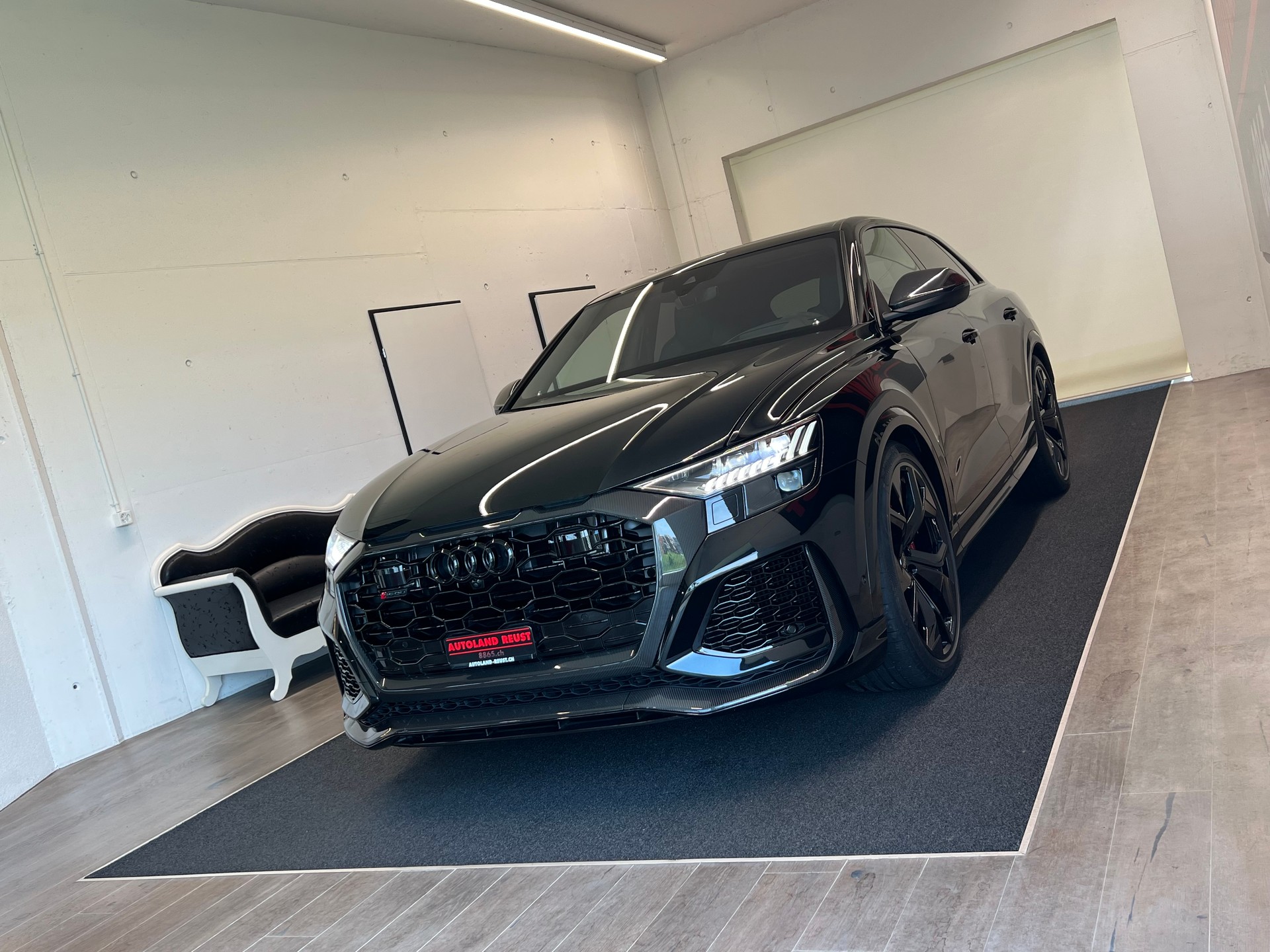 AUDI RSQ8  quattro tiptronic-showroom-element-2