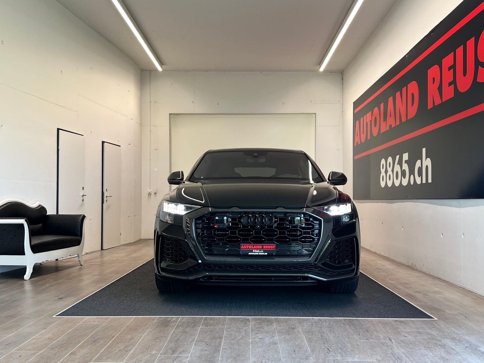 AUDI RSQ8  quattro tiptronic-showroom-element-1