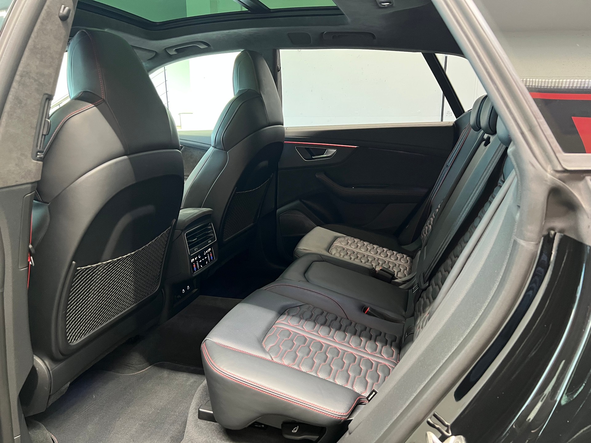 AUDI RSQ8  quattro tiptronic-image-18