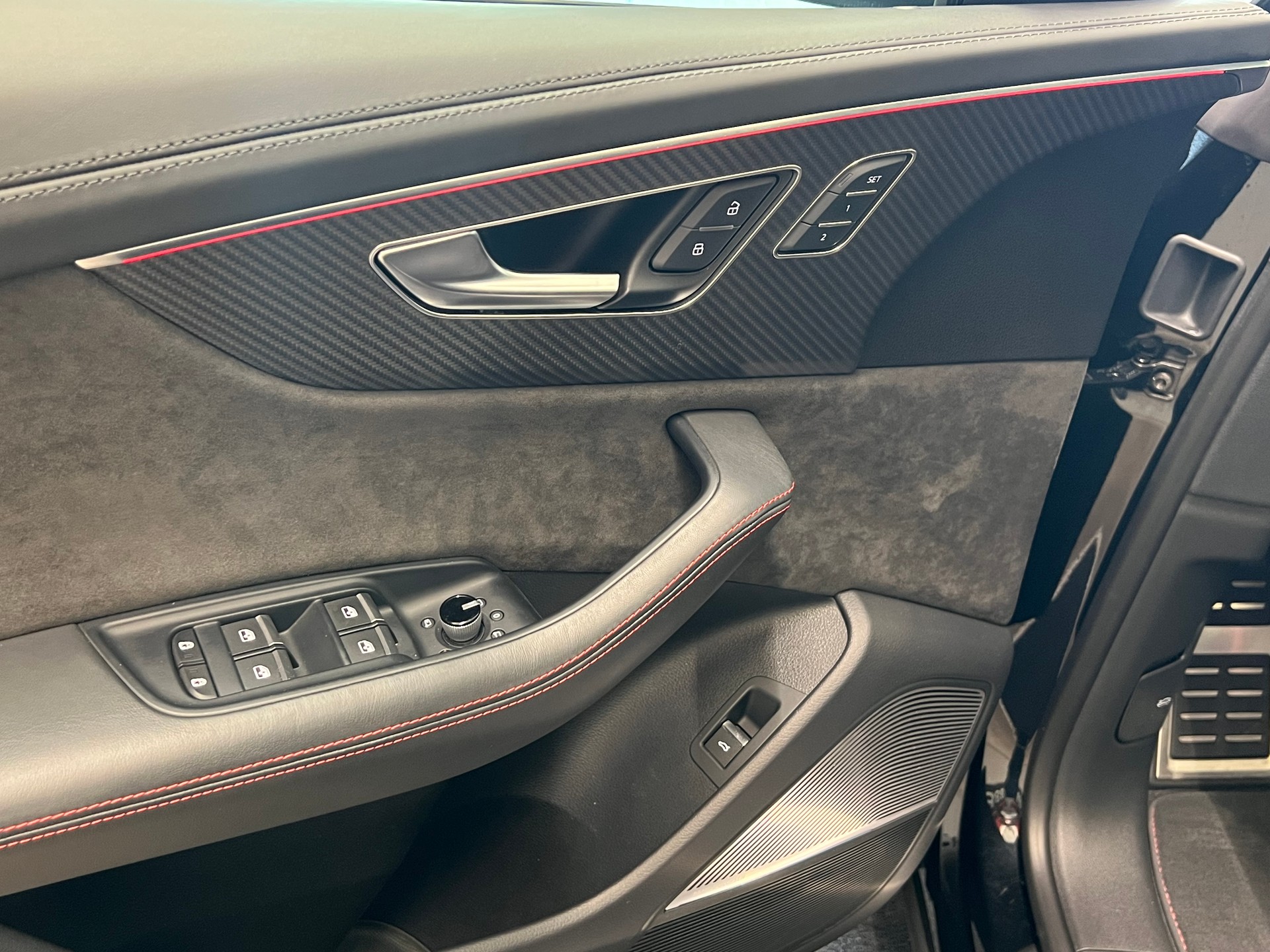 AUDI RSQ8  quattro tiptronic-image-14