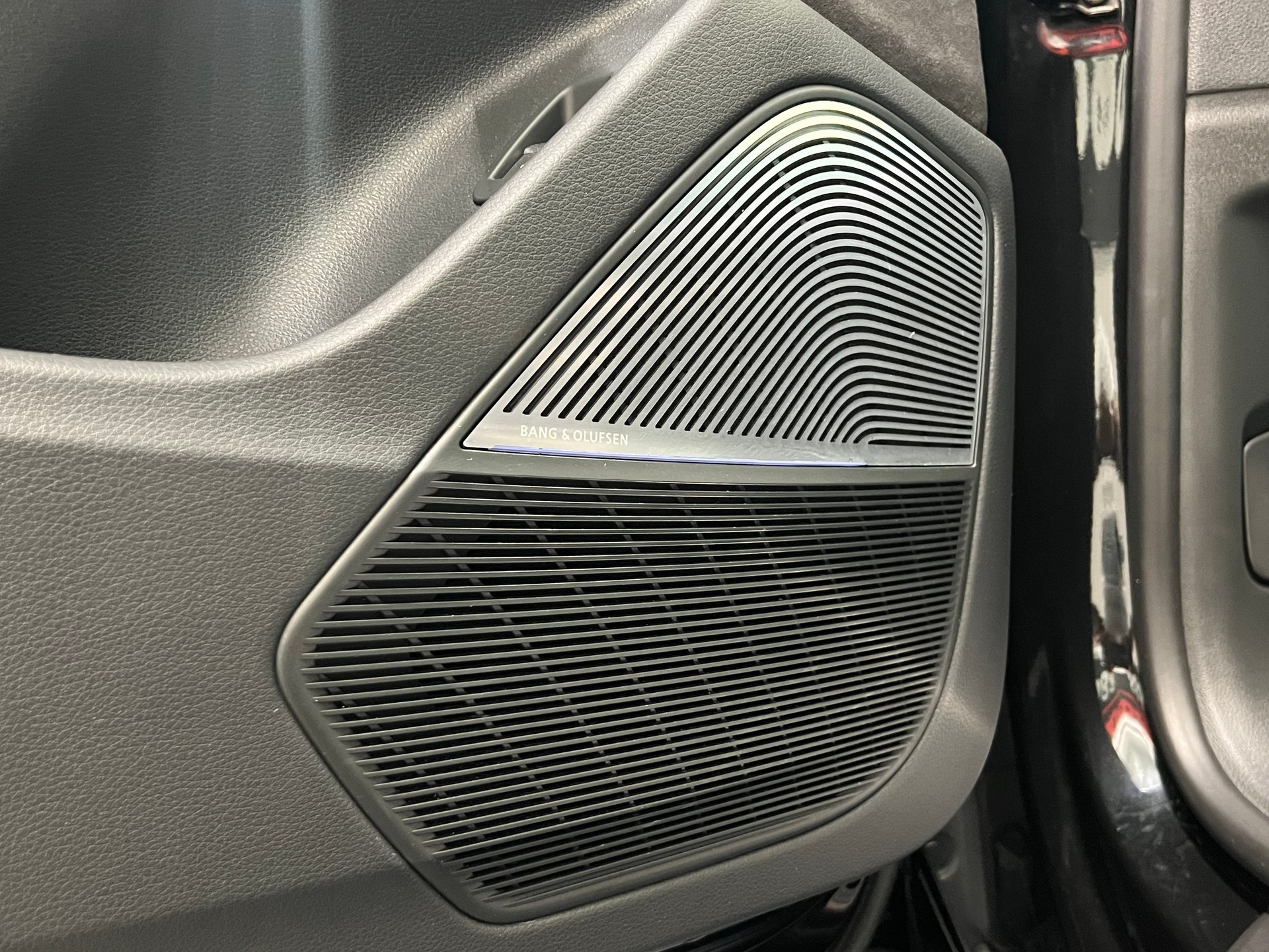 AUDI RSQ8  quattro tiptronic-image-16