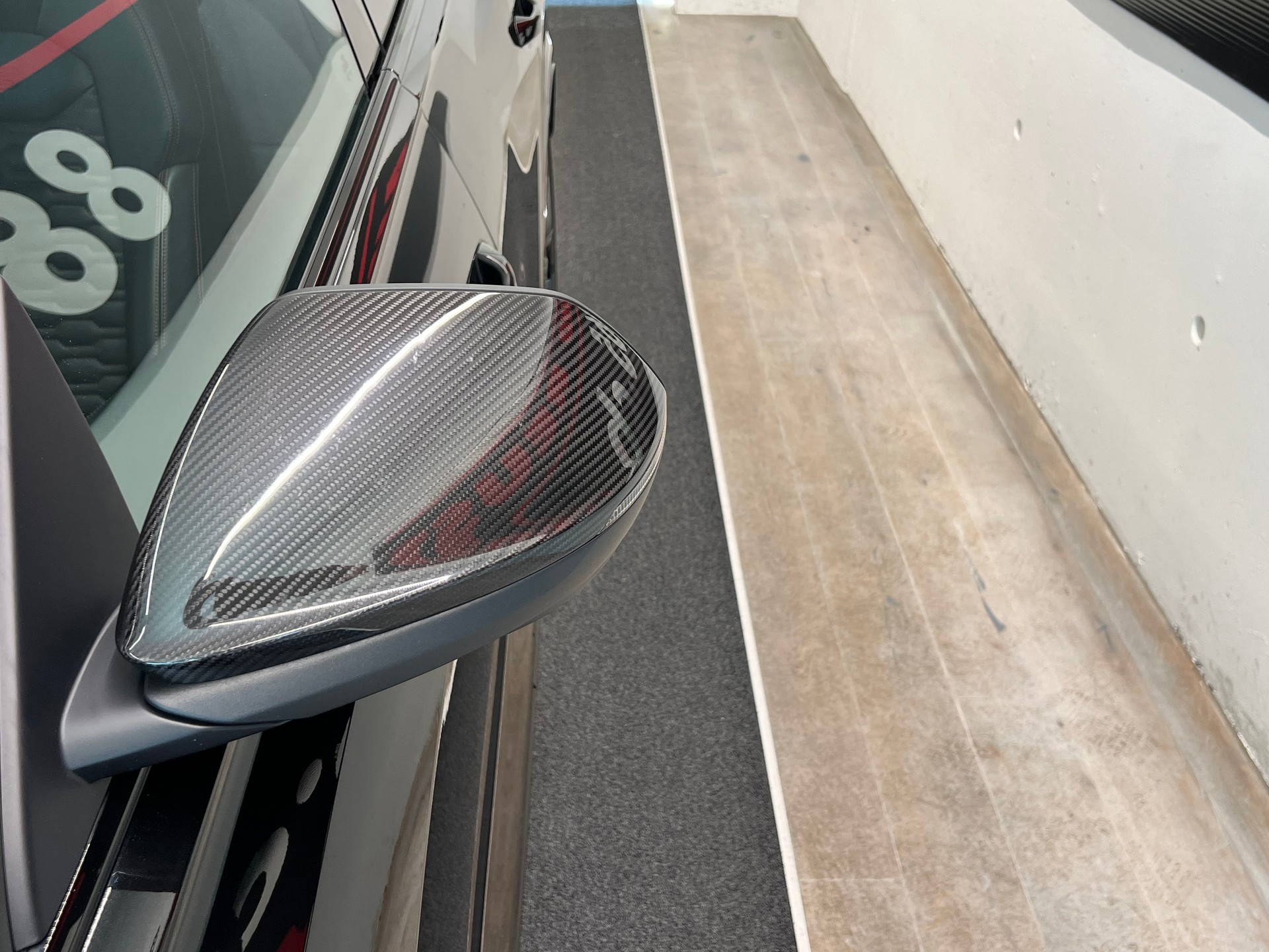 AUDI RSQ8  quattro tiptronic-image-9