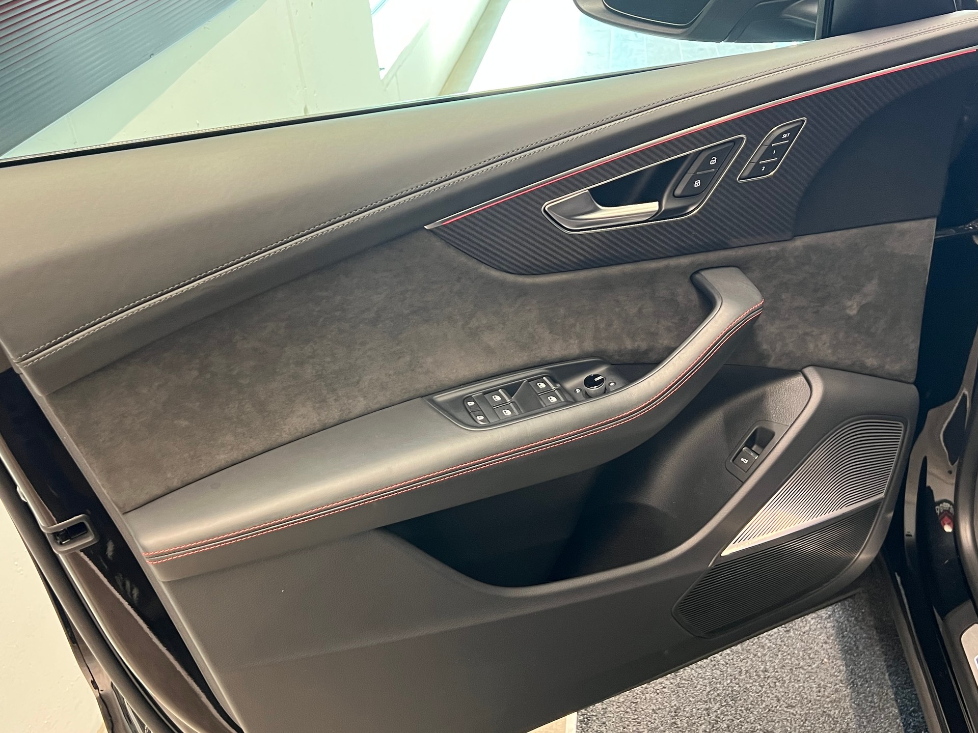 AUDI RSQ8  quattro tiptronic-image-13