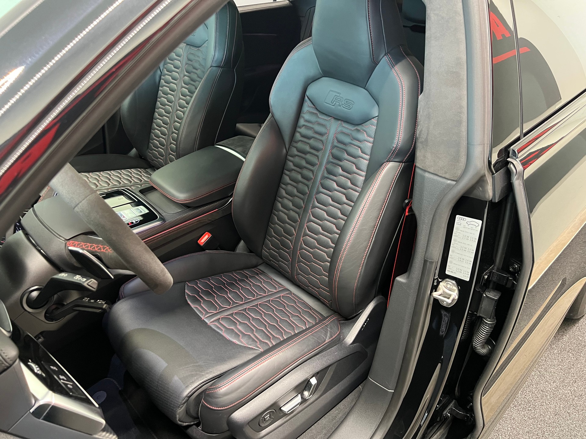 AUDI RSQ8  quattro tiptronic-image-17