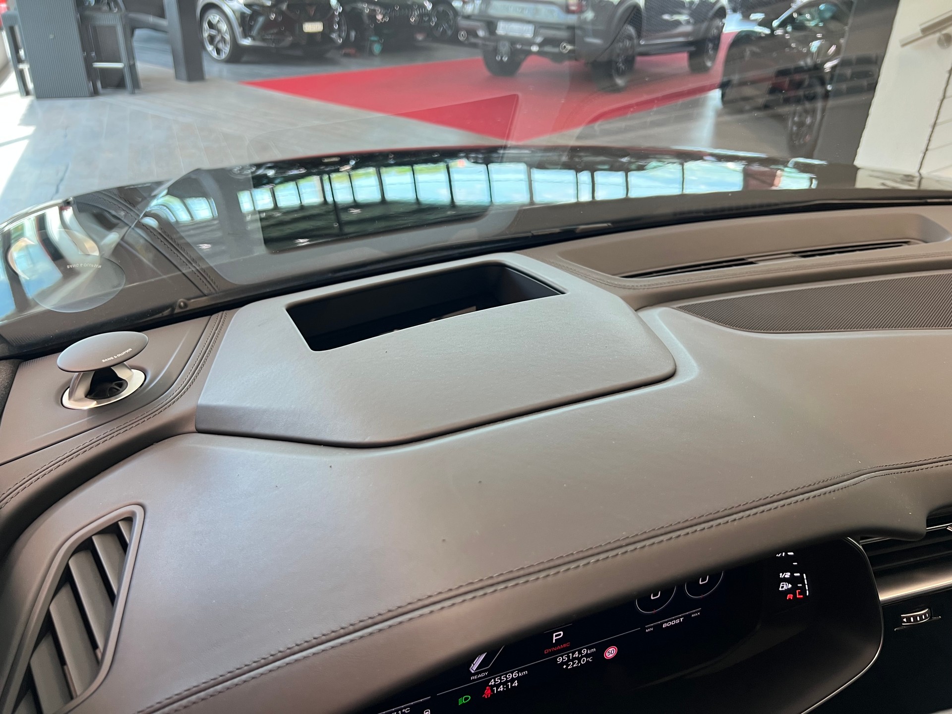 AUDI RSQ8  quattro tiptronic-image-29