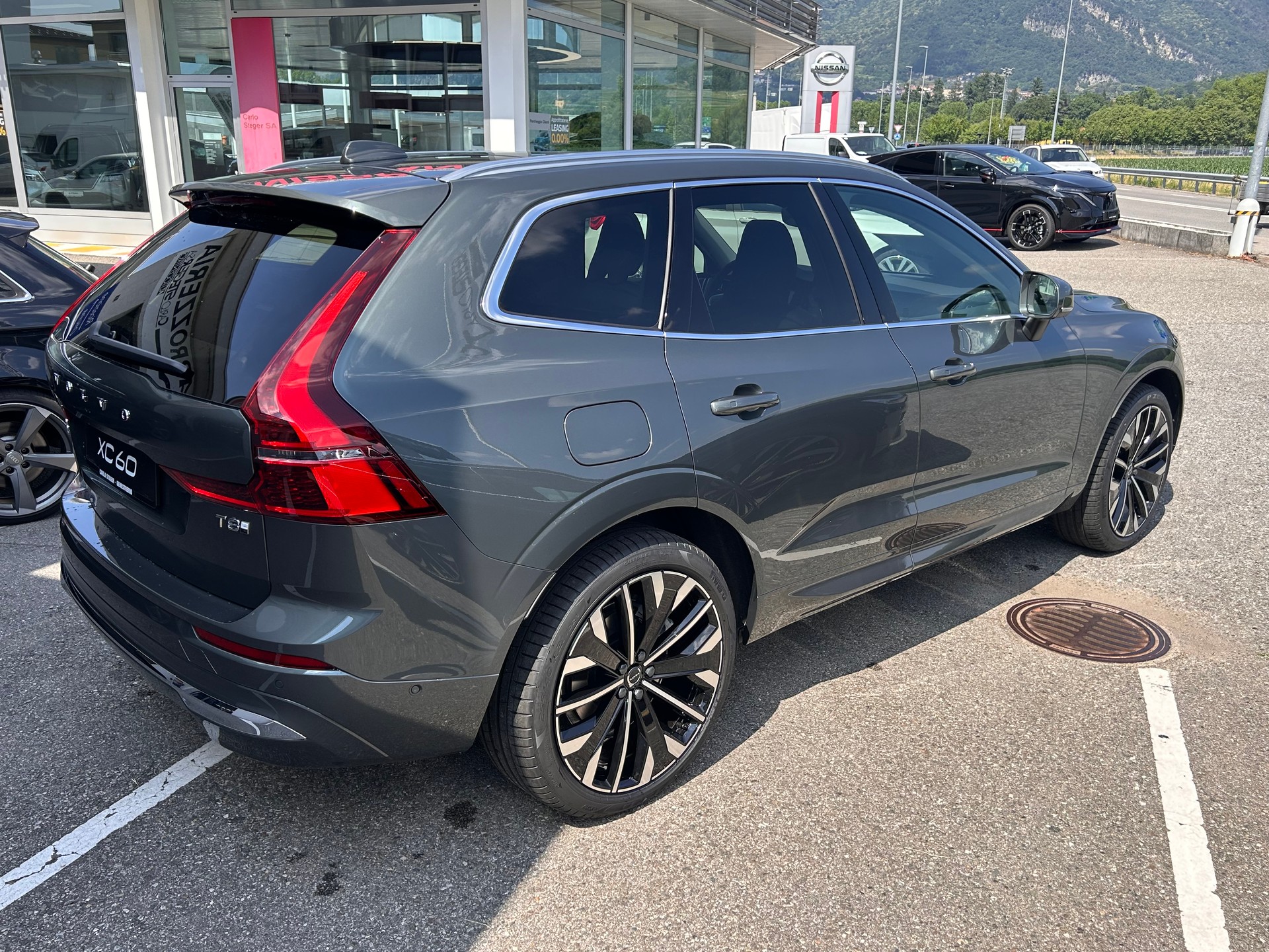 VOLVO XC60 T8 eAWD PluginHybrid Ultra Bright Geartronic-showroom-element-2