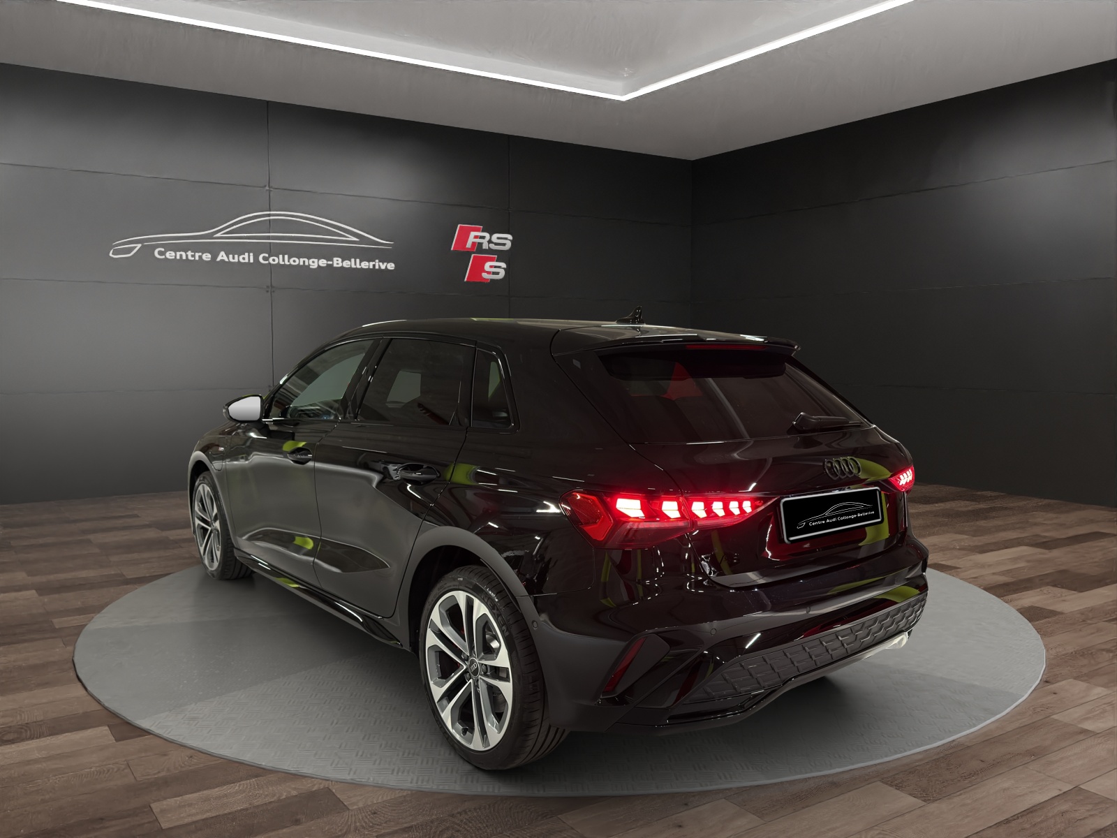 AUDI A3 Sportback 45 TFSI e S line Attraction-showroom-element-3