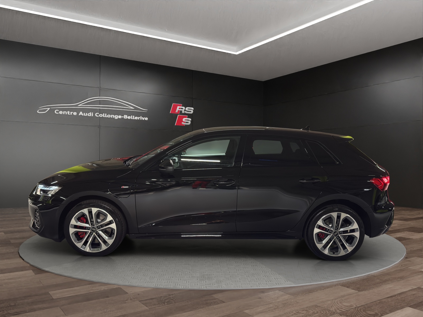 AUDI A3 Sportback 45 TFSI e S line Attraction-showroom-element-2