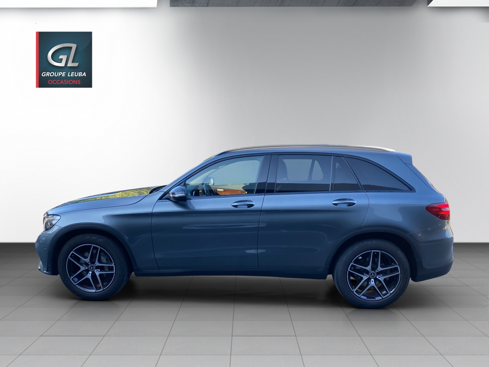 MERCEDES-BENZ GLC 250 AMG Line 4Matic-showroom-element-2