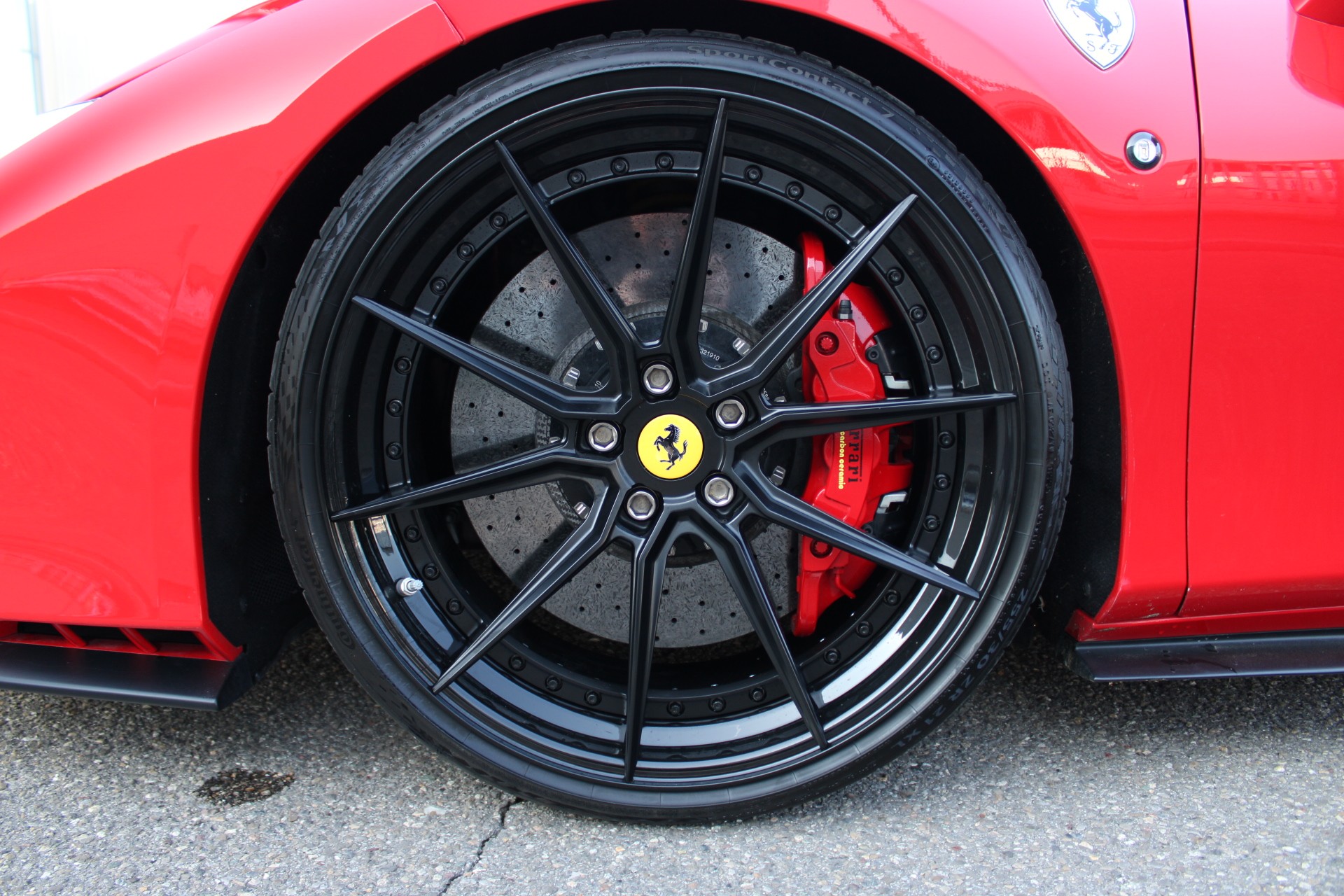 FERRARI F8 Tributo-showroom-element-3