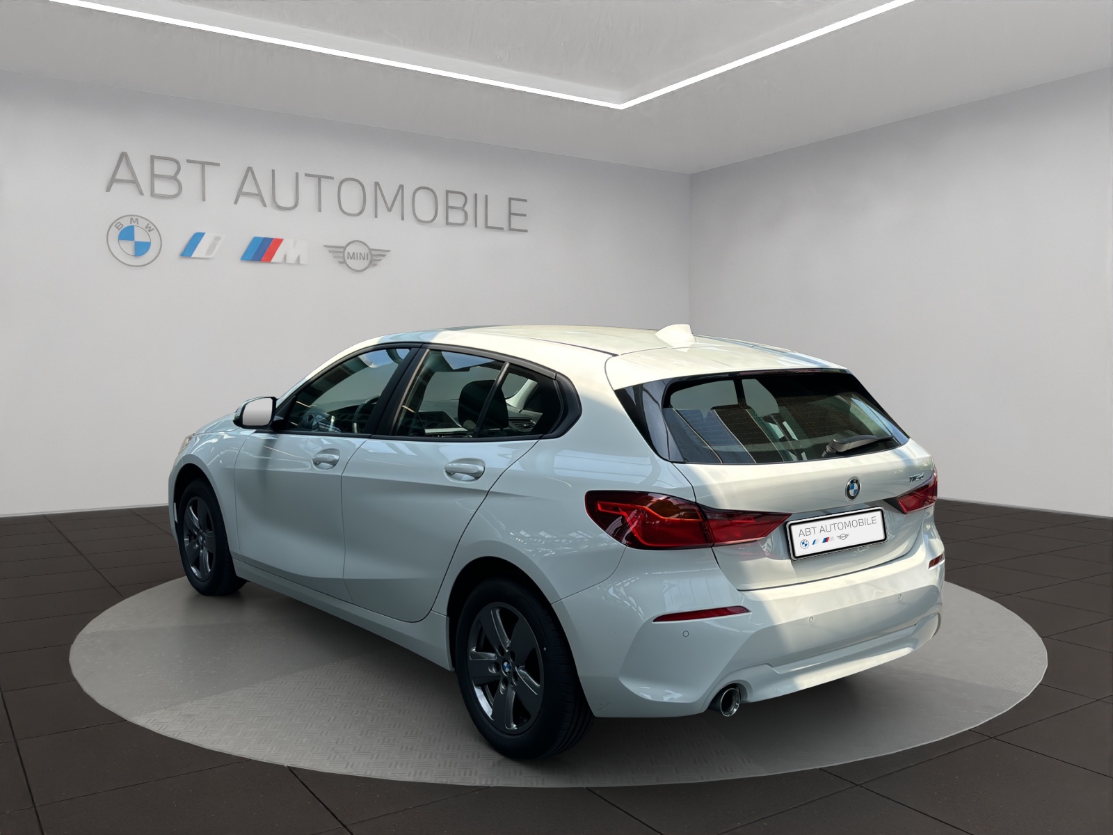 BMW 116d Steptronic-showroom-element-3