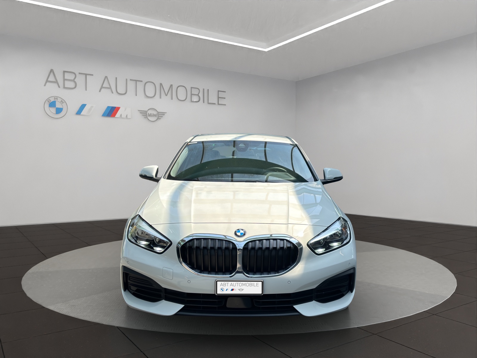 BMW 116d Steptronic-showroom-element-1