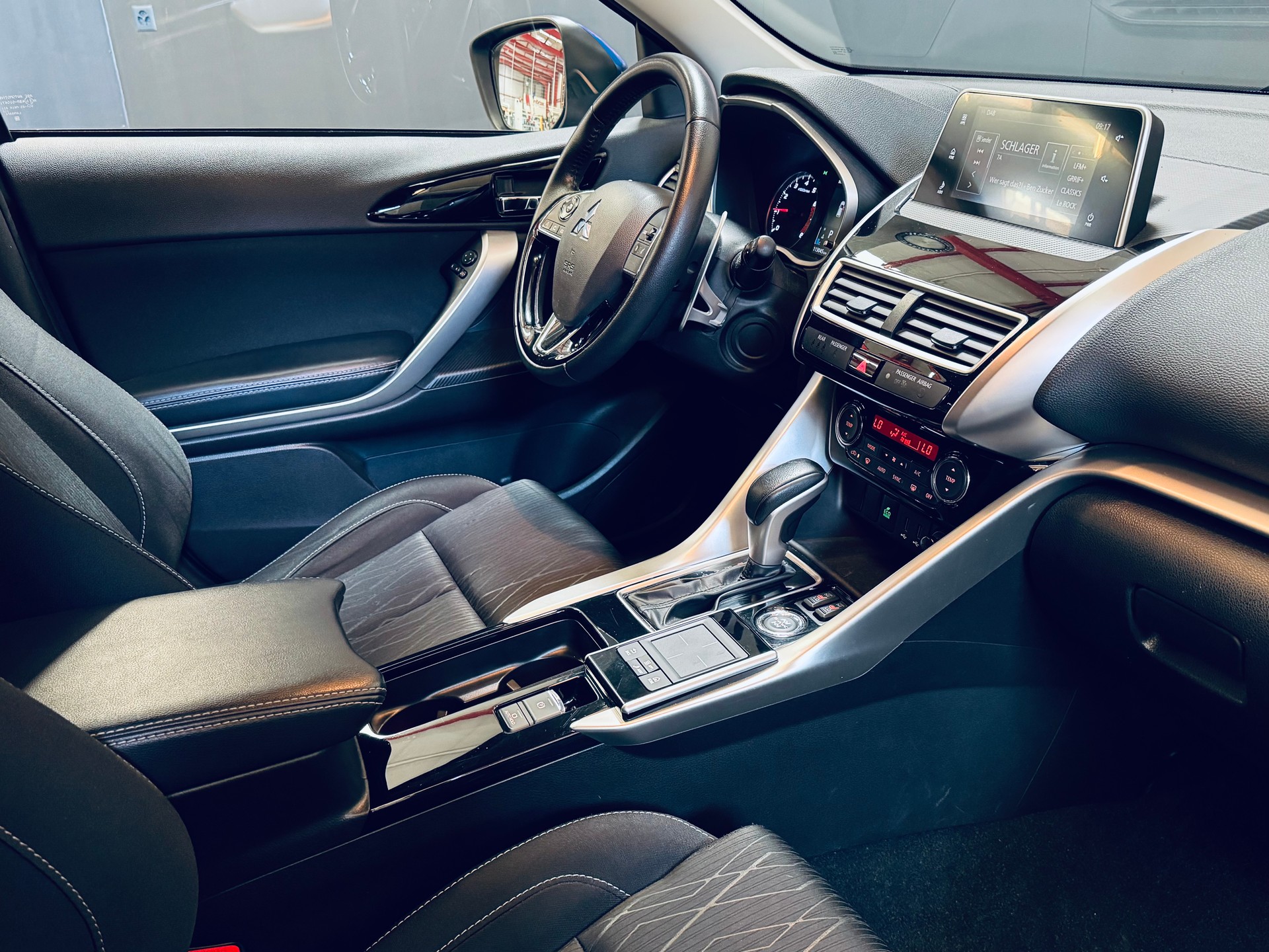 MITSUBISHI Eclipse Cross 1.5 T-Mivec Style 4WD CVT-image-13