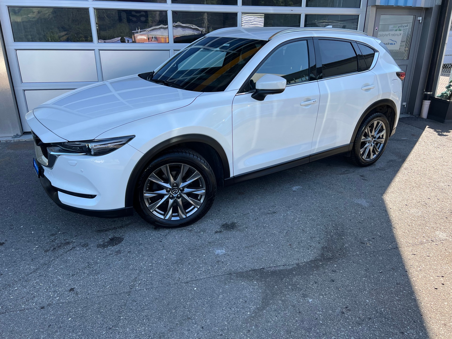 MAZDA CX-5 SKYACTIV-D 184 Revolution 4x4 Automat *** Navi * Leder * Rückfahrkamera * AHK 2100 kg. * ab MFK 2025 ***-showroom-element-2