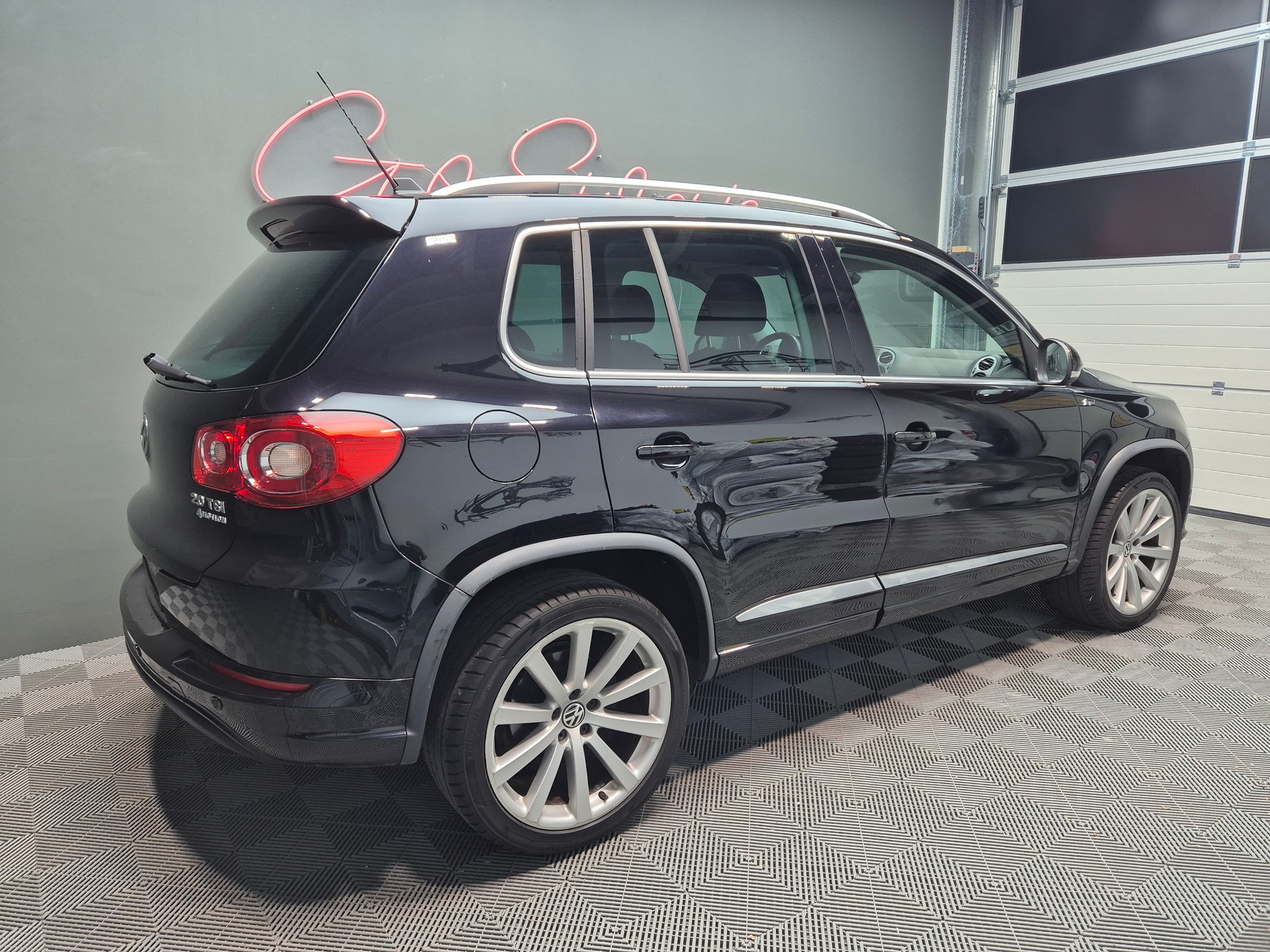 VW Tiguan 2.0 TSI R-Line Design 4Motion DSG-showroom-element-3