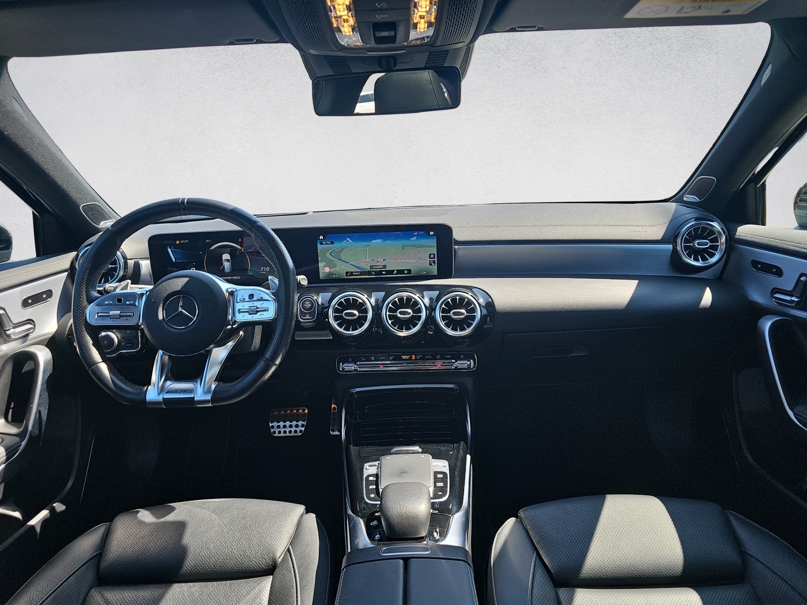 MERCEDES-BENZ A 35 AMG 4Matic Speedshift-image-6