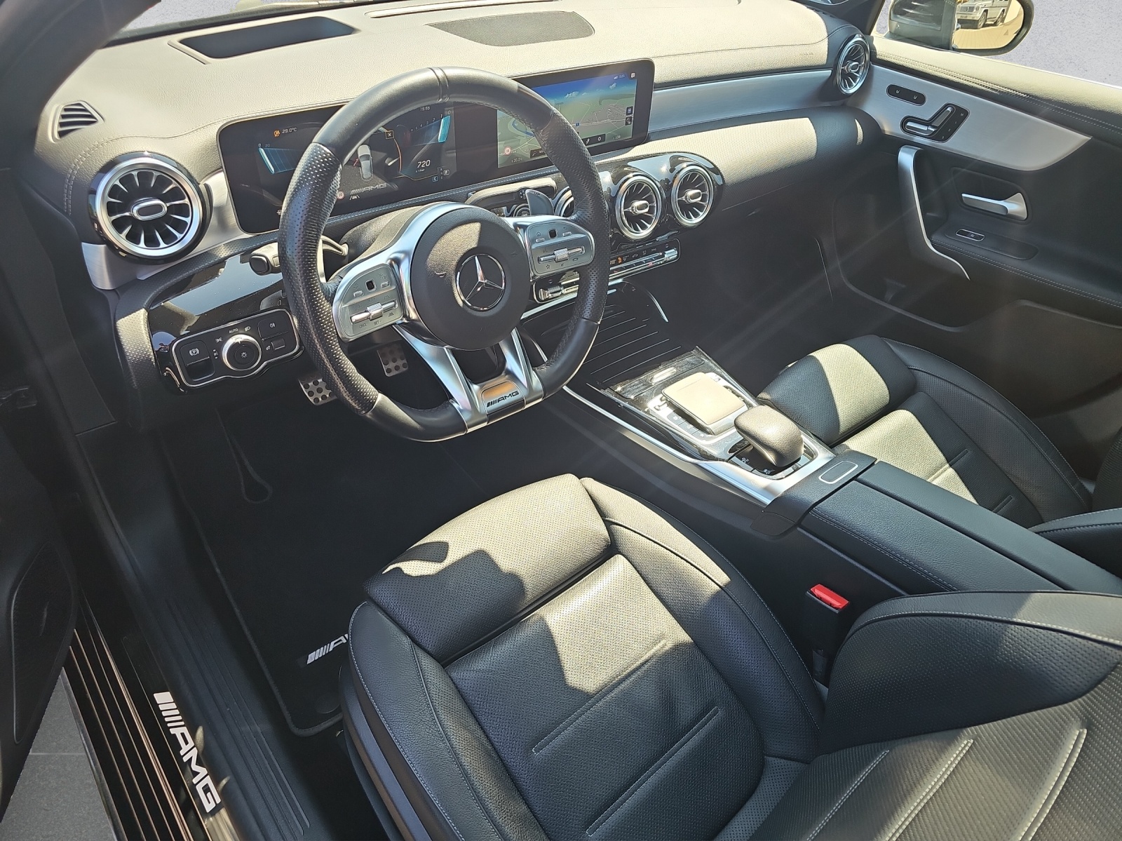 MERCEDES-BENZ A 35 AMG 4Matic Speedshift-image-7