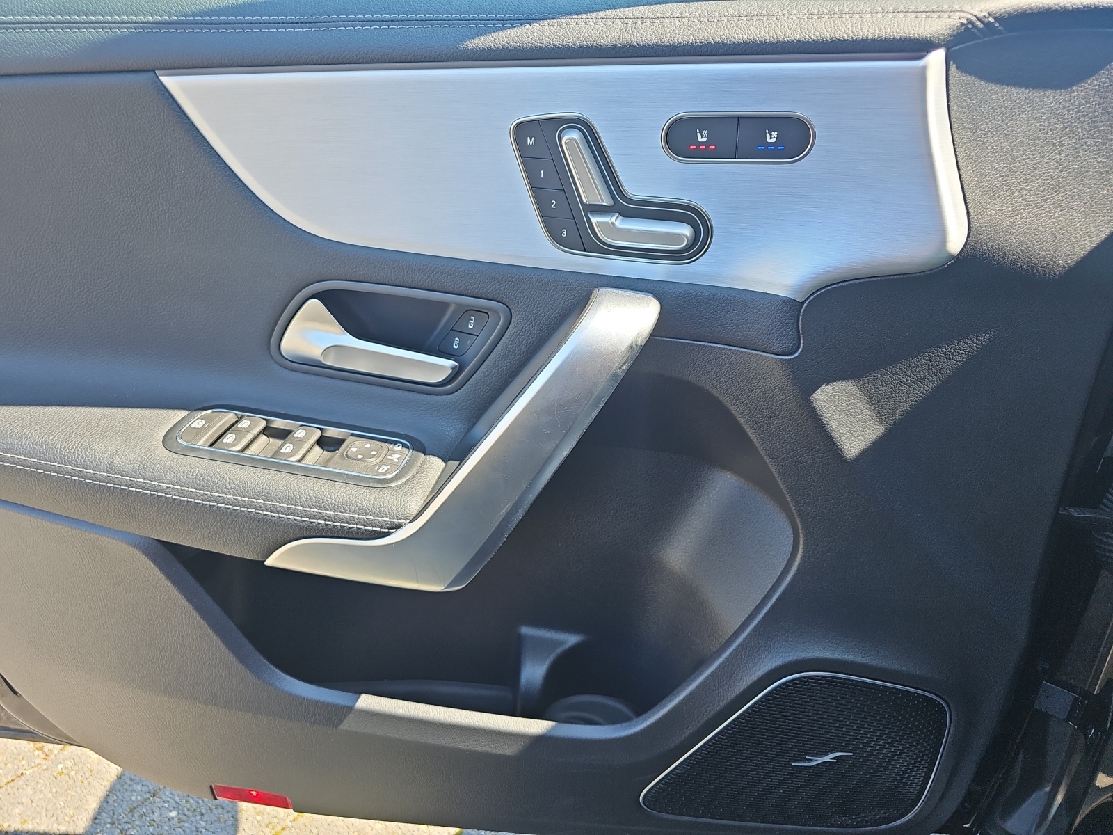 MERCEDES-BENZ A 35 AMG 4Matic Speedshift-image-10