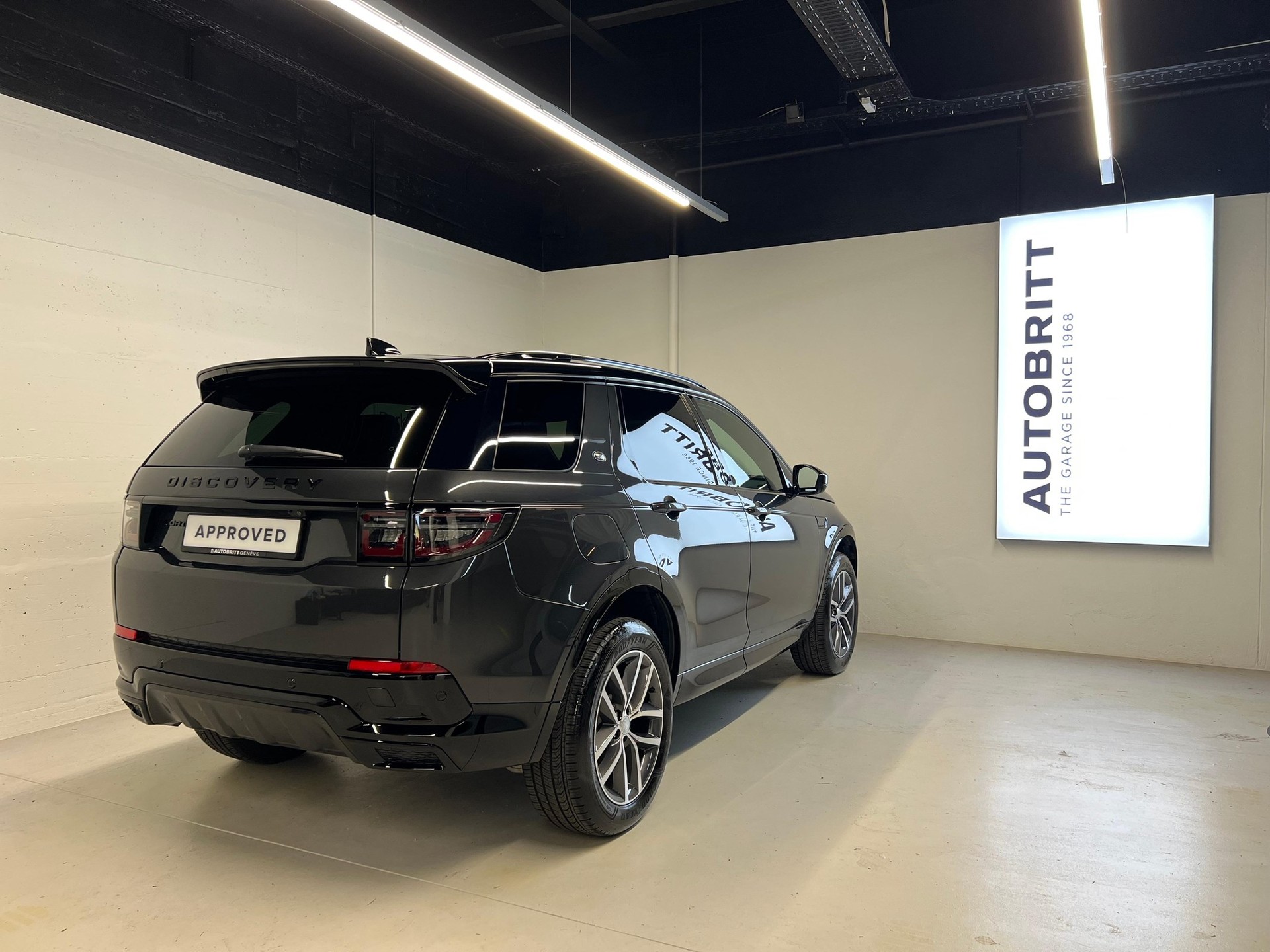 LAND ROVER Discovery Sport 1.5 T 300e Dynamic SE-showroom-element-1