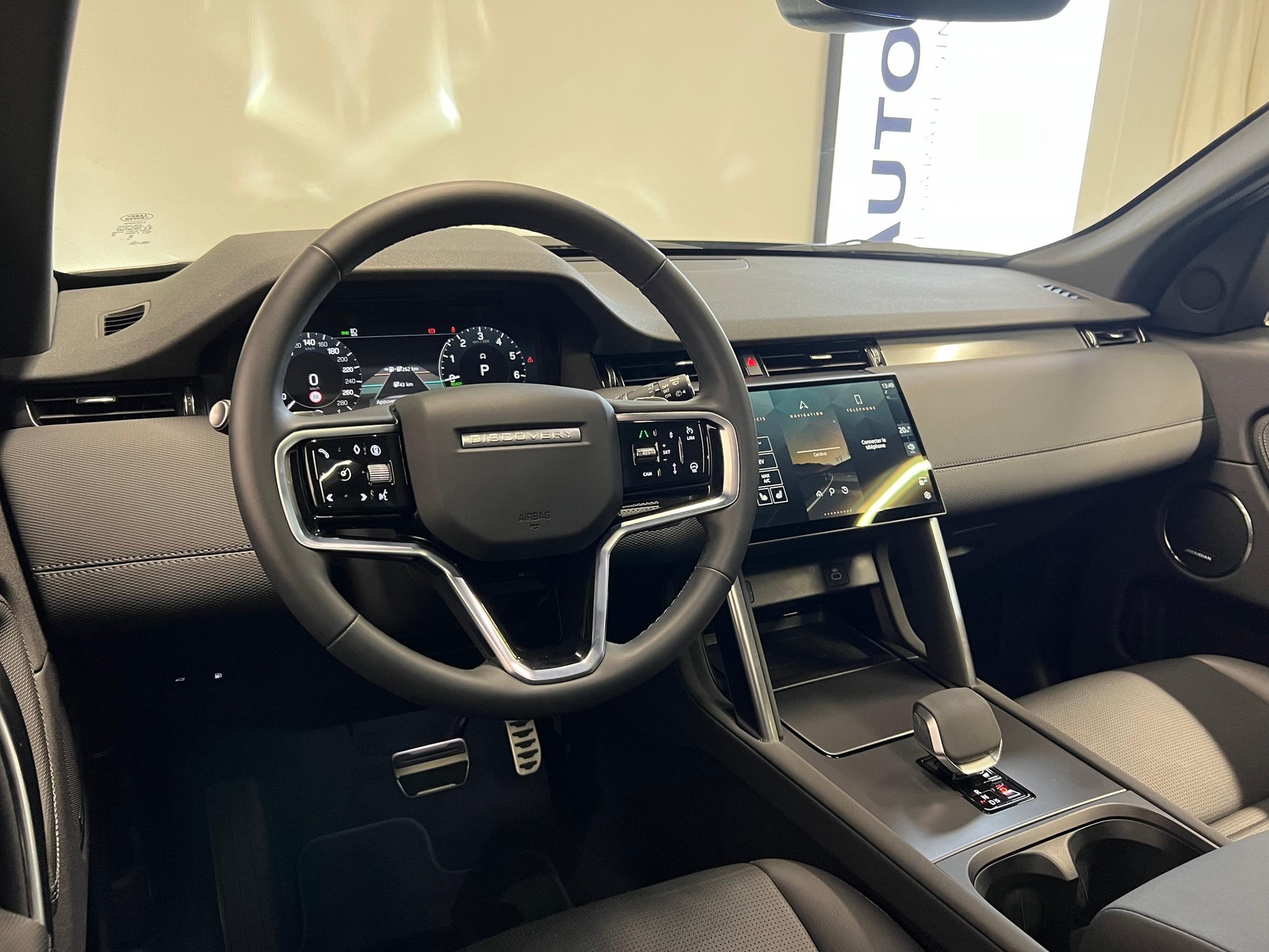 LAND ROVER Discovery Sport 1.5 T 300e Dynamic SE-showroom-element-2