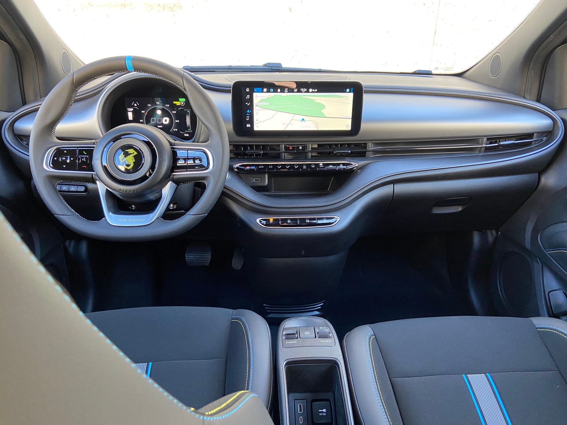FIAT Abrth 500e-showroom-element-3